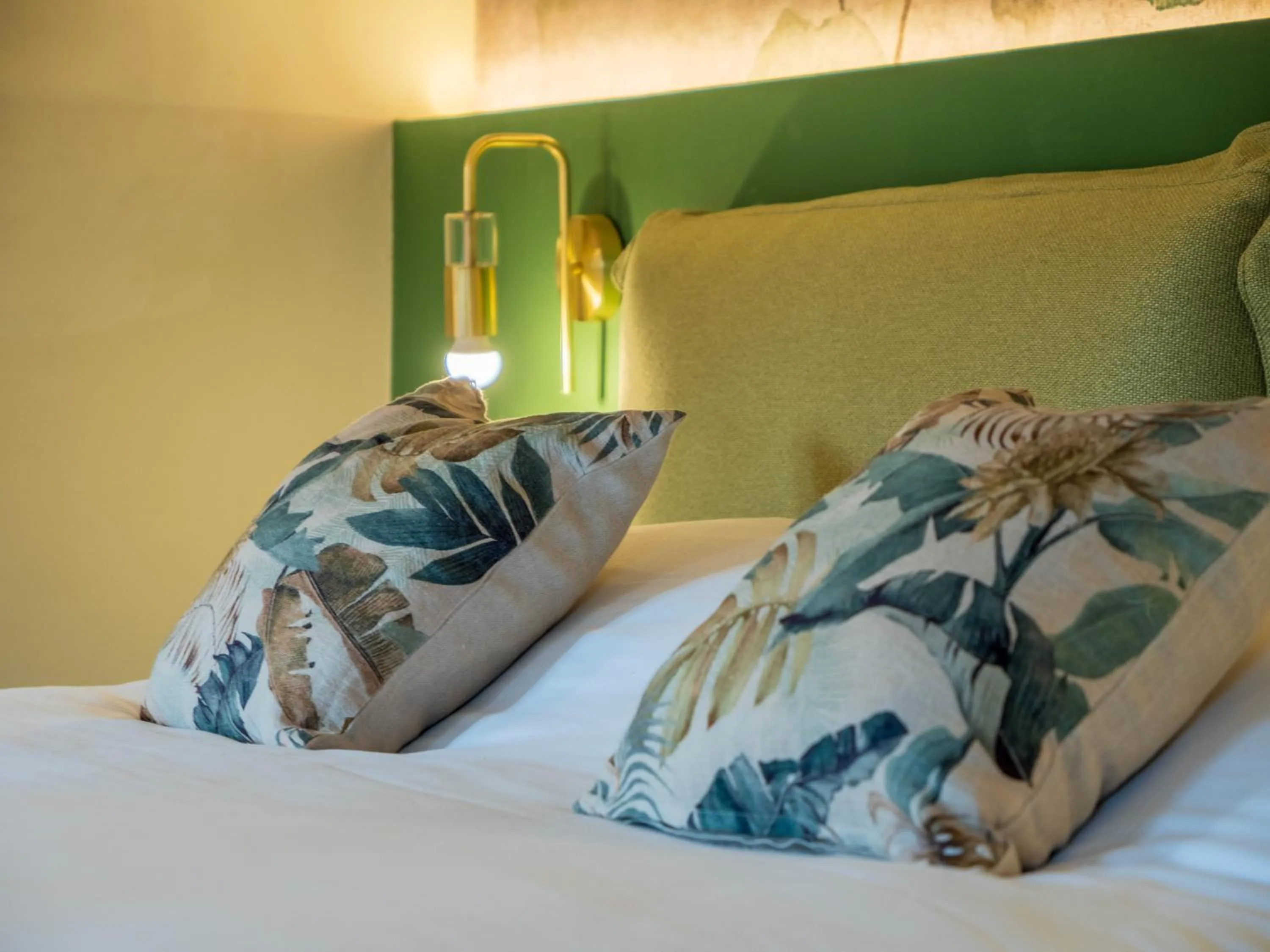 Bed in Blossoms of Siena, Adults Only