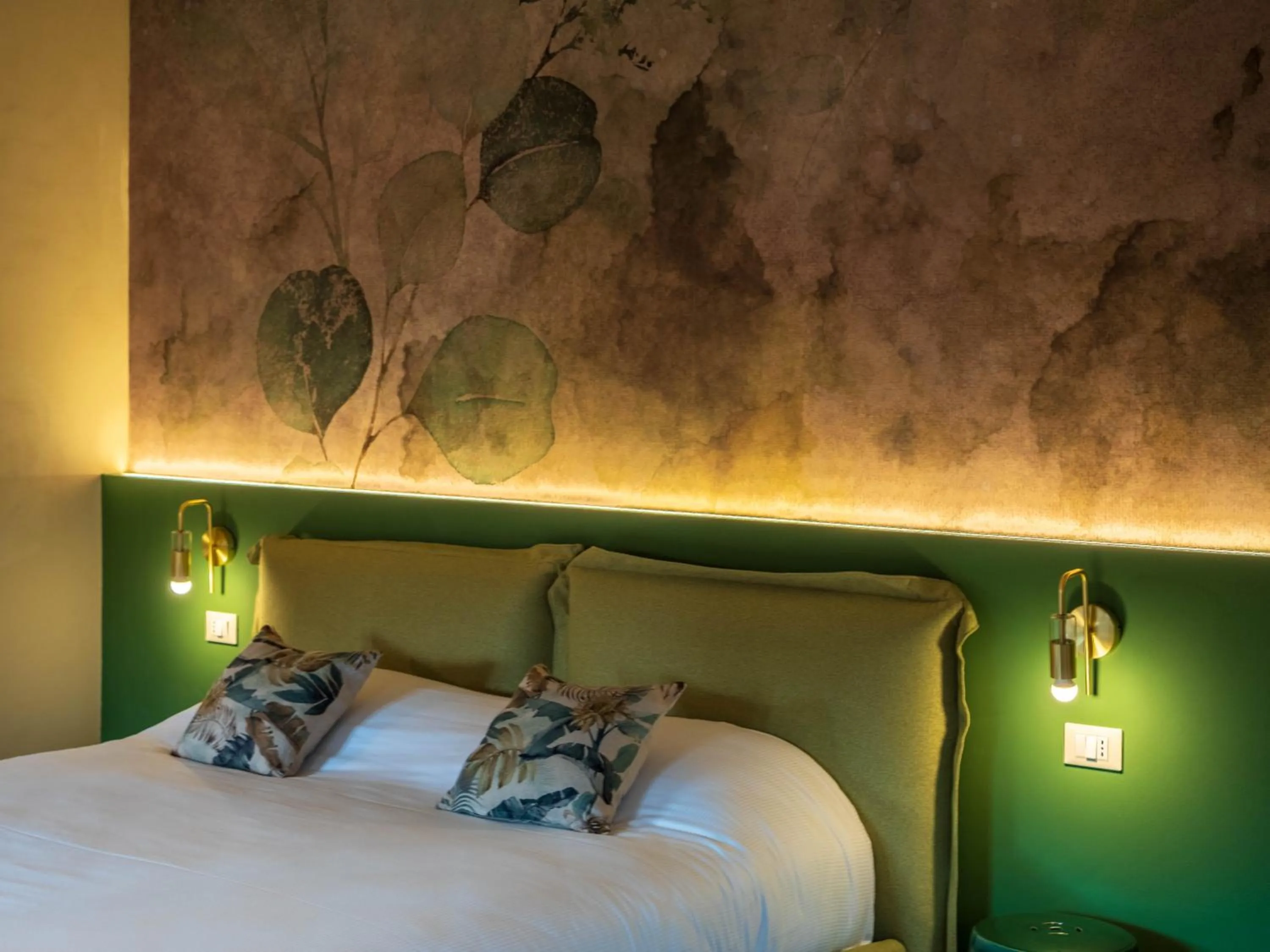 Bed in Blossoms of Siena, Adults Only