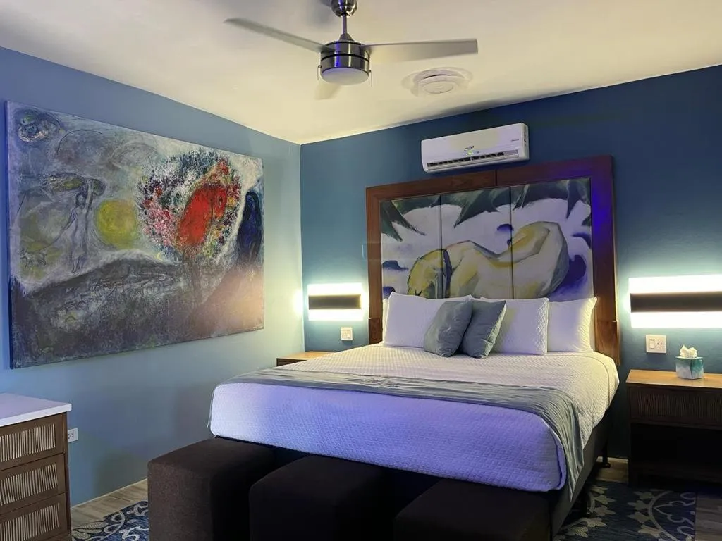 Bed in Old Crow Hotel and Suites