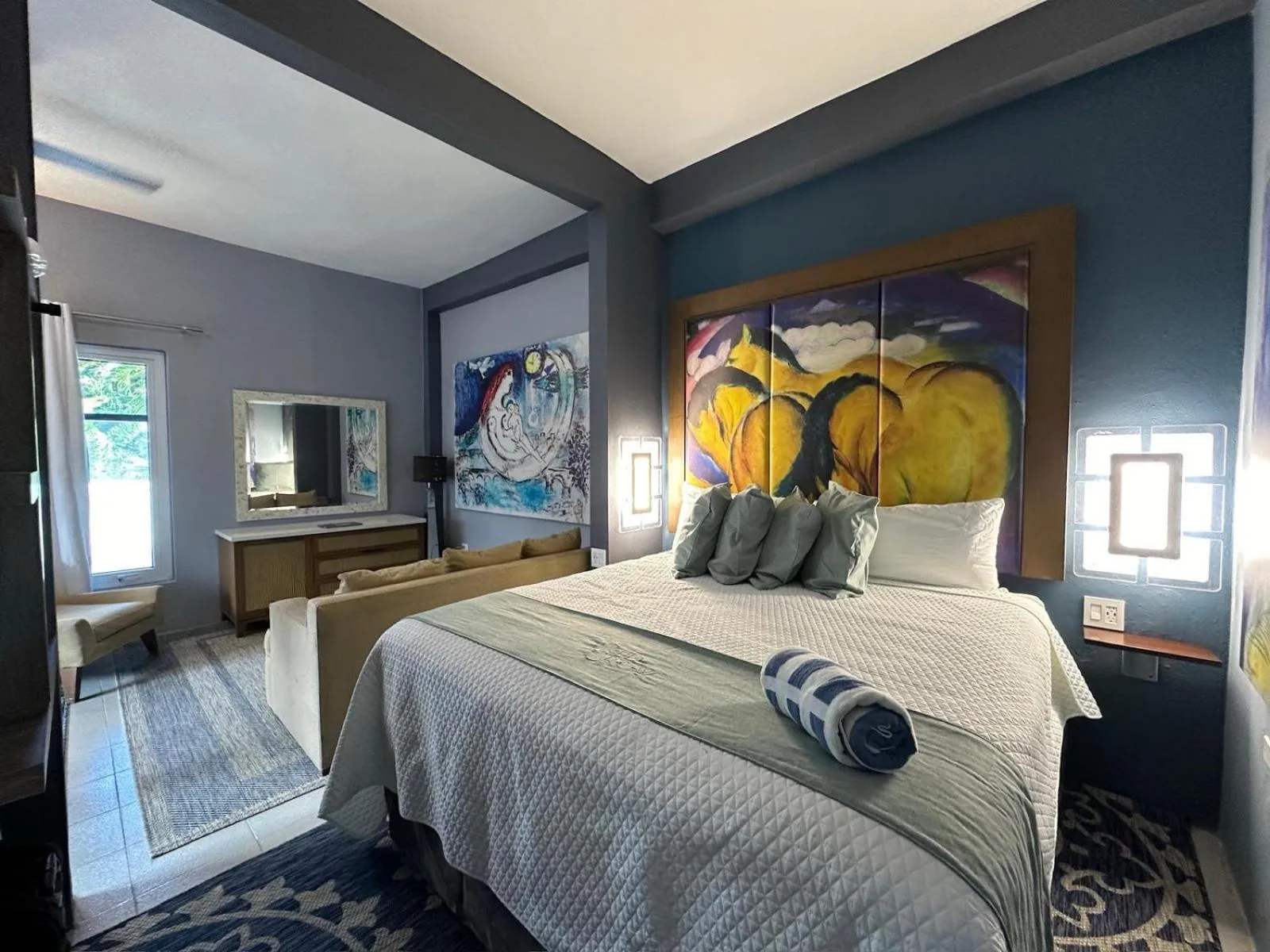 Bed in Old Crow Hotel and Suites