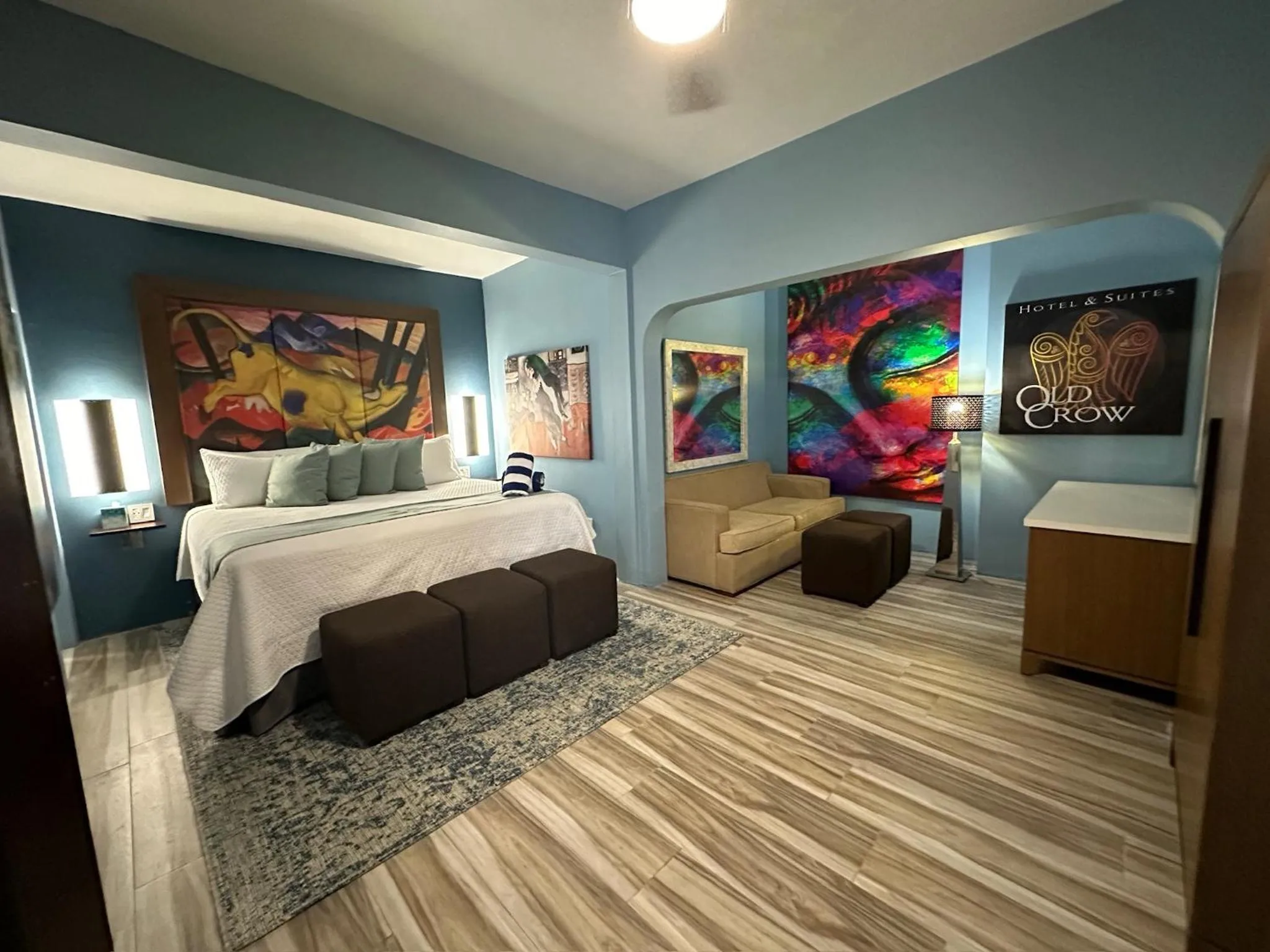 Bed in Old Crow Hotel and Suites