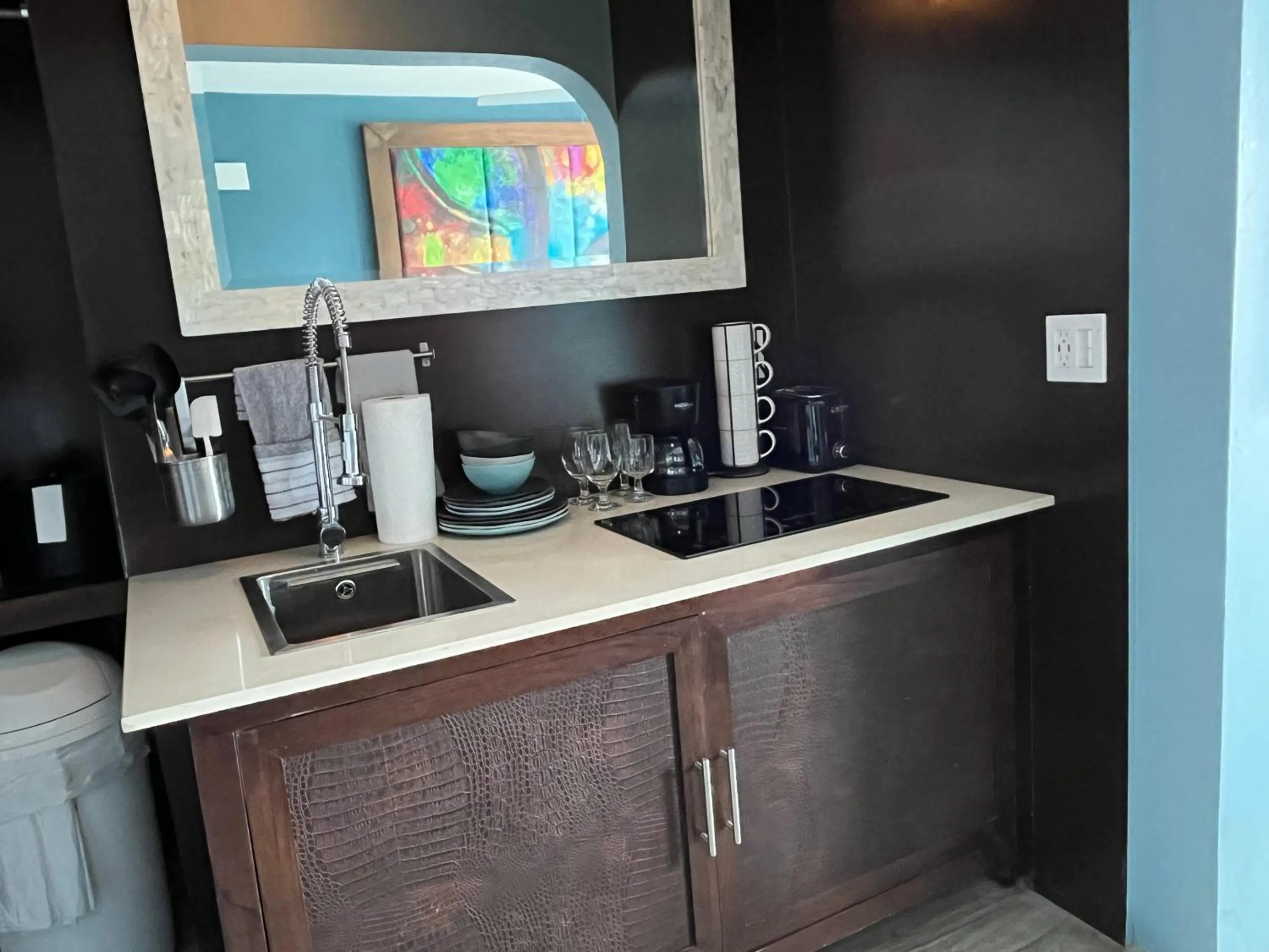 Old Crow Hotel and Suites