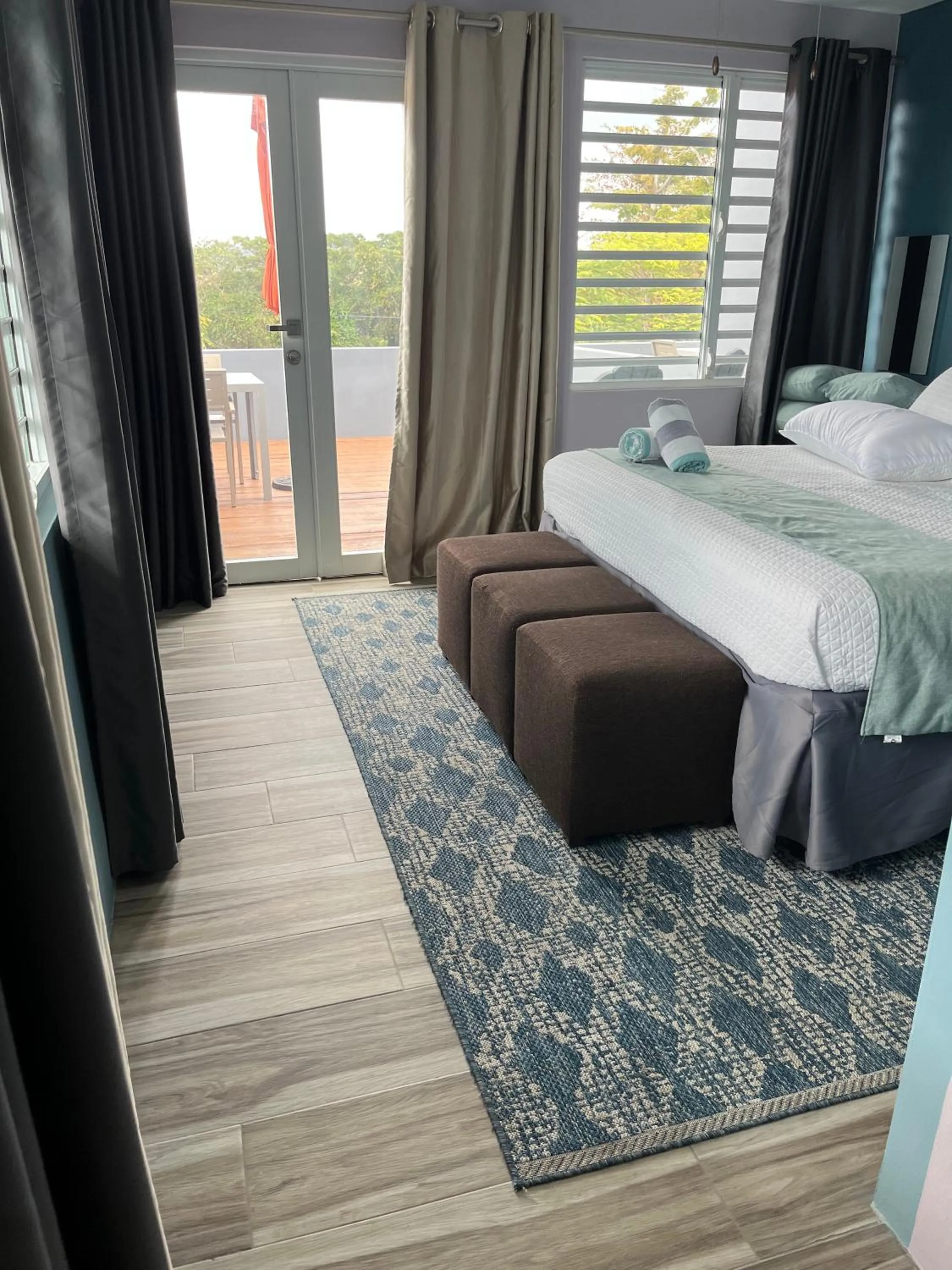 Bed in Old Crow Hotel and Suites