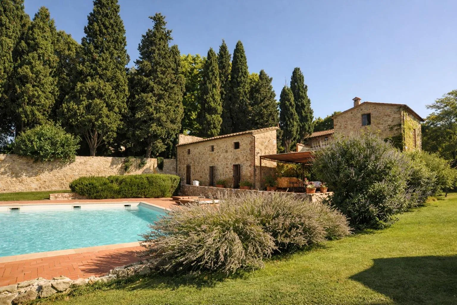 Swimming pool in Fattoria Lornano Winery