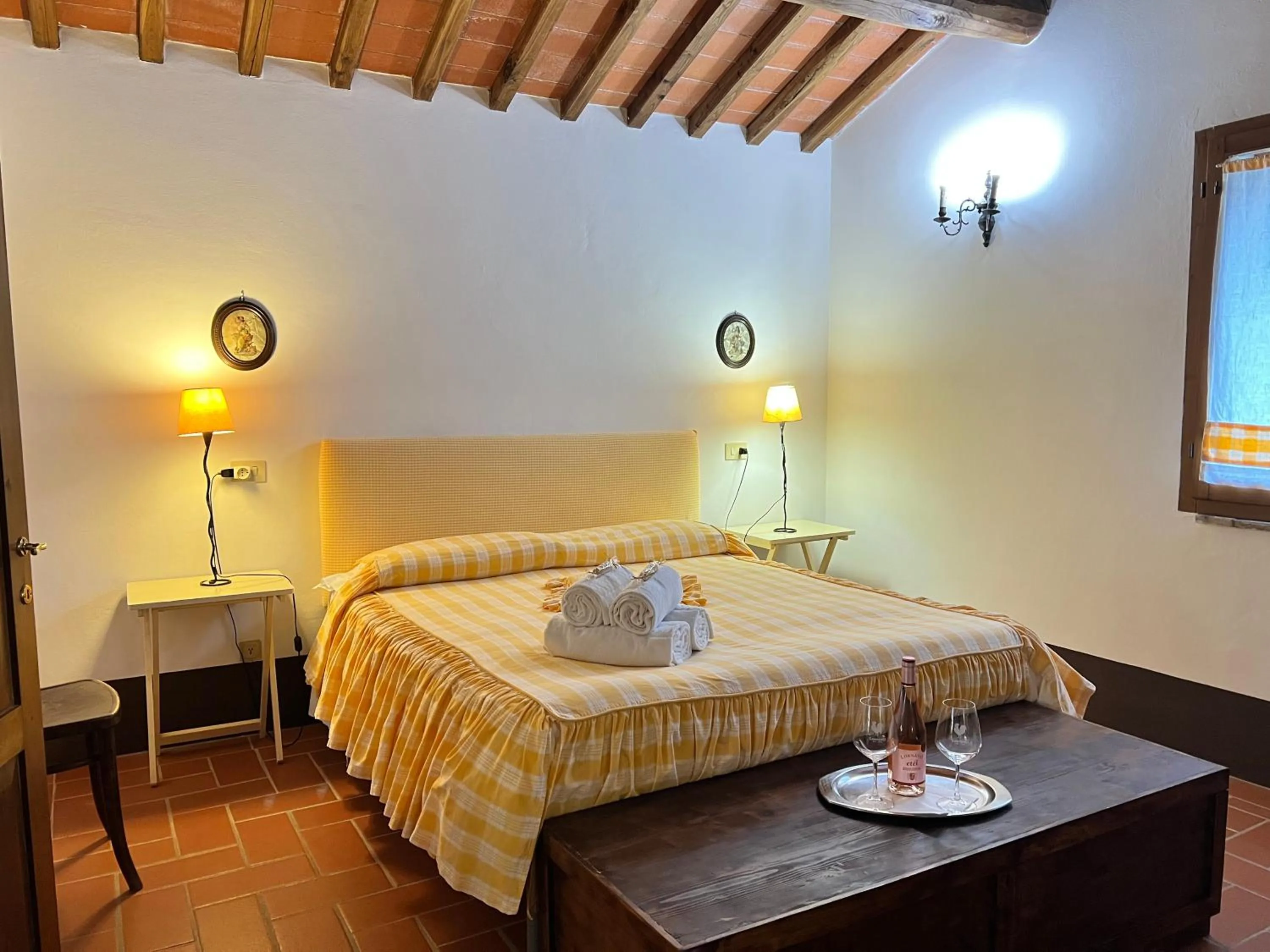 Bed in Fattoria Lornano Winery