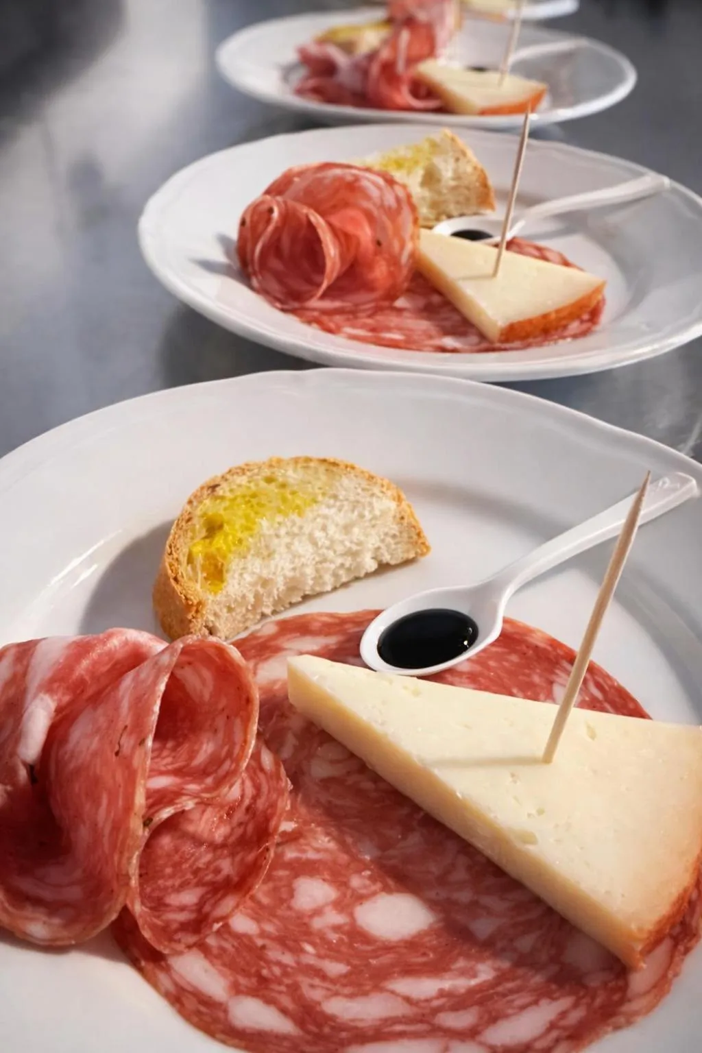 Food and drinks in Fattoria Lornano Winery