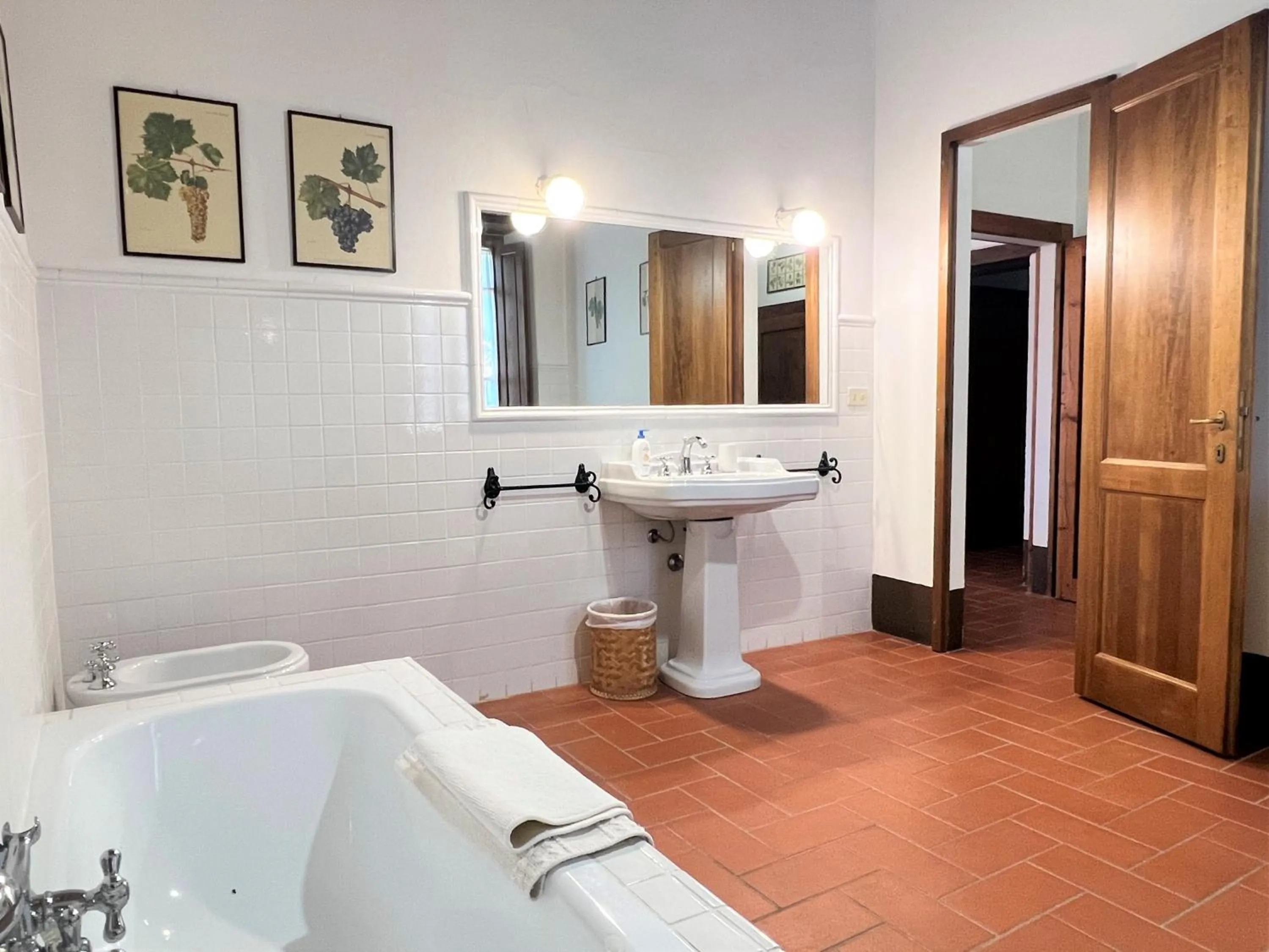 Bathroom in Fattoria Lornano Winery