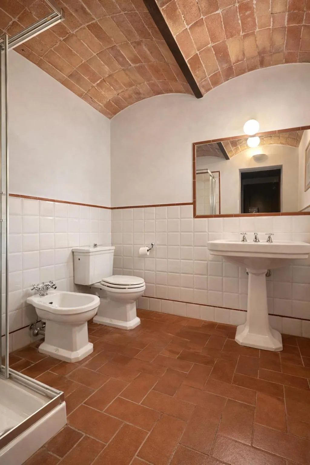 Bathroom in Fattoria Lornano Winery