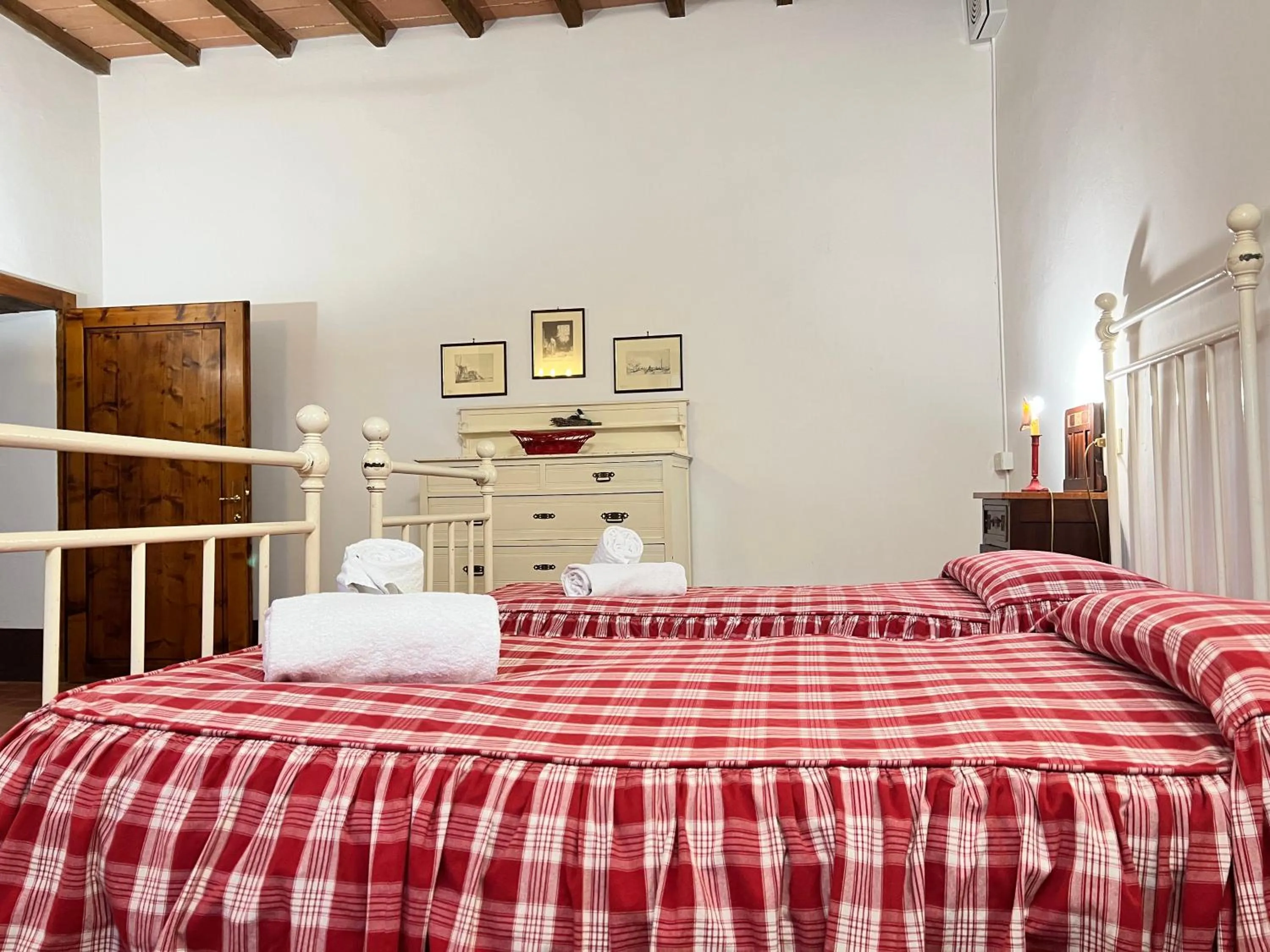 Bed in Fattoria Lornano Winery