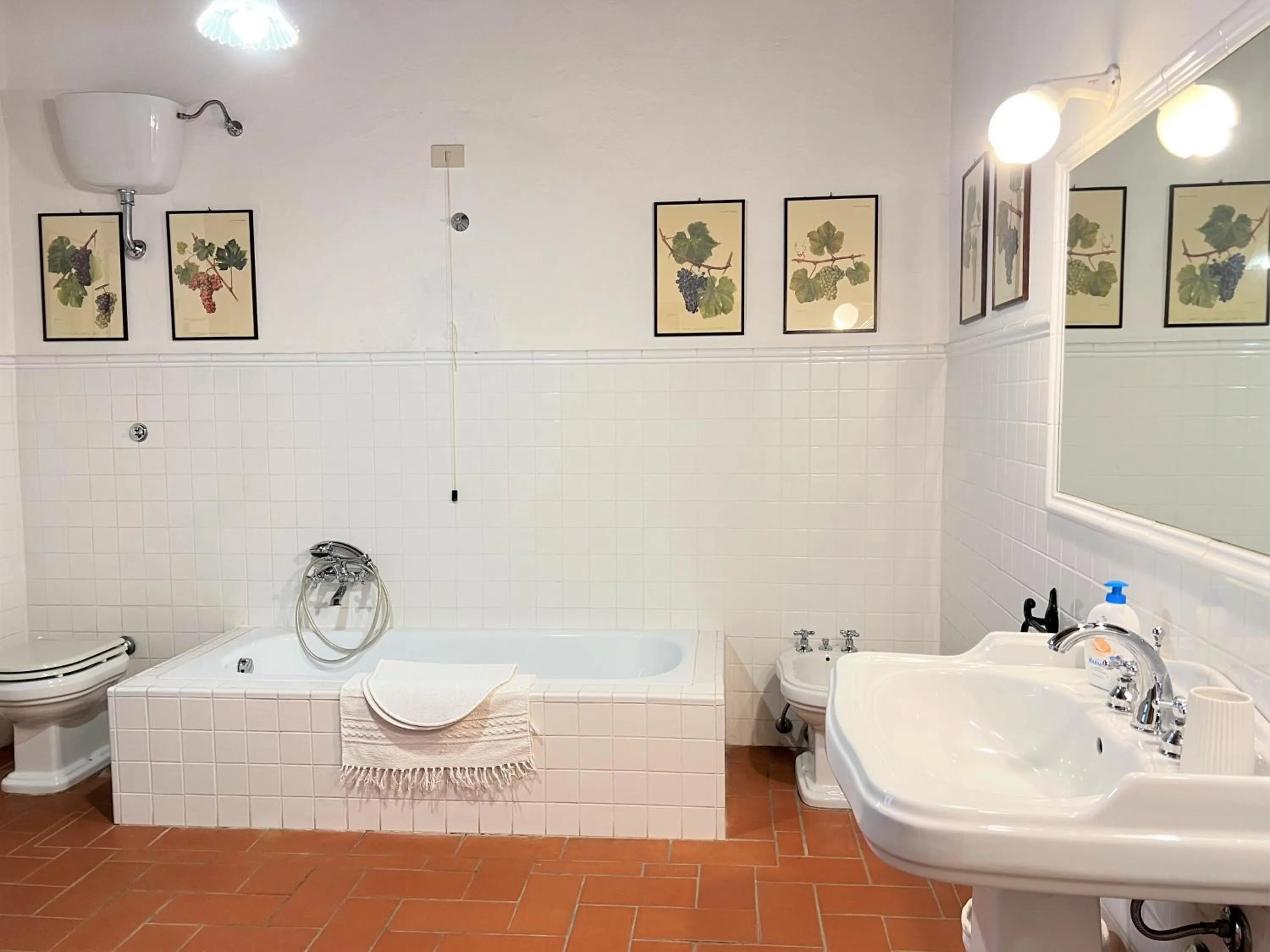 Bathroom in Fattoria Lornano Winery
