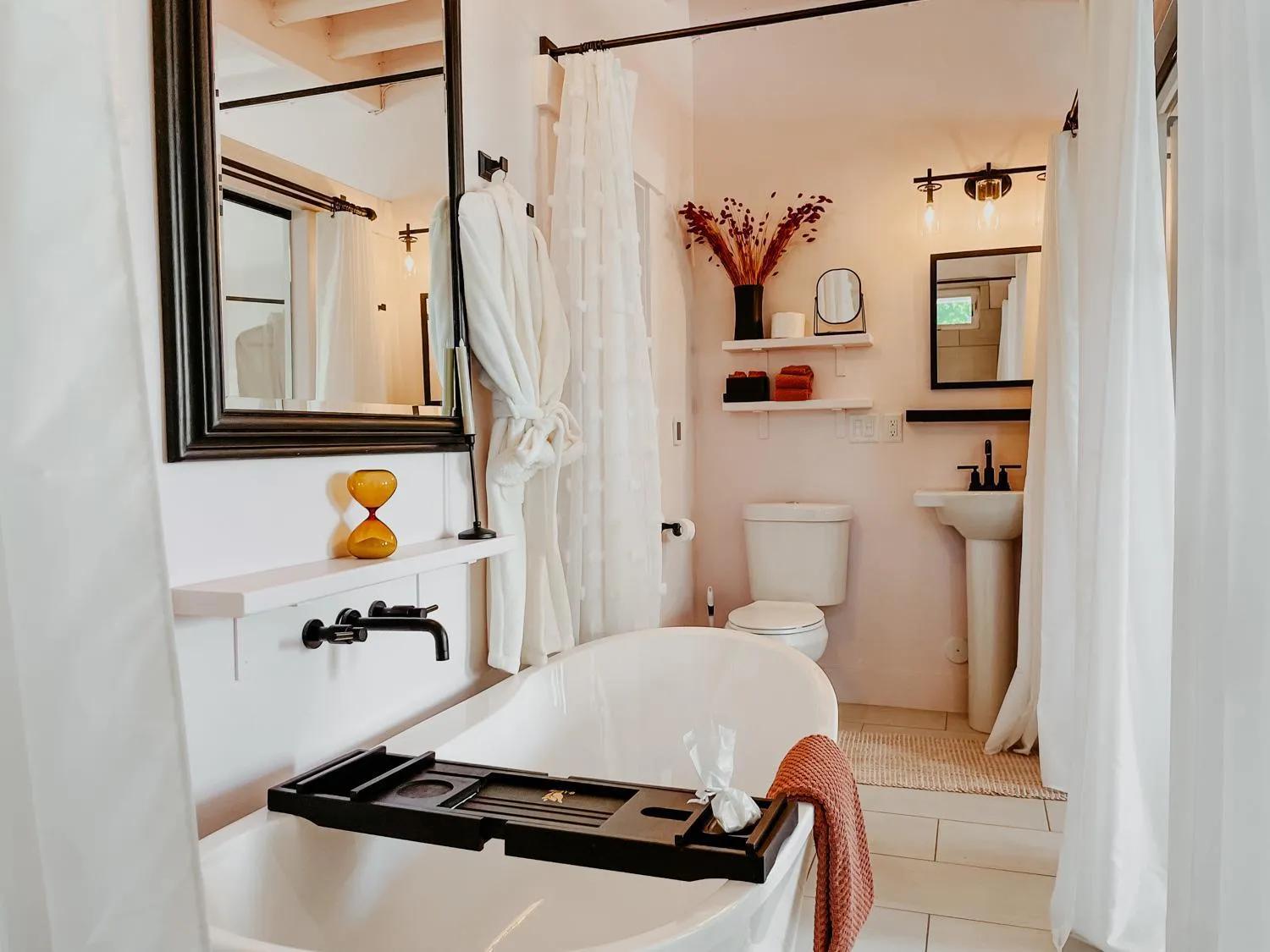 Bathroom, Bed in Inn Santa Clara