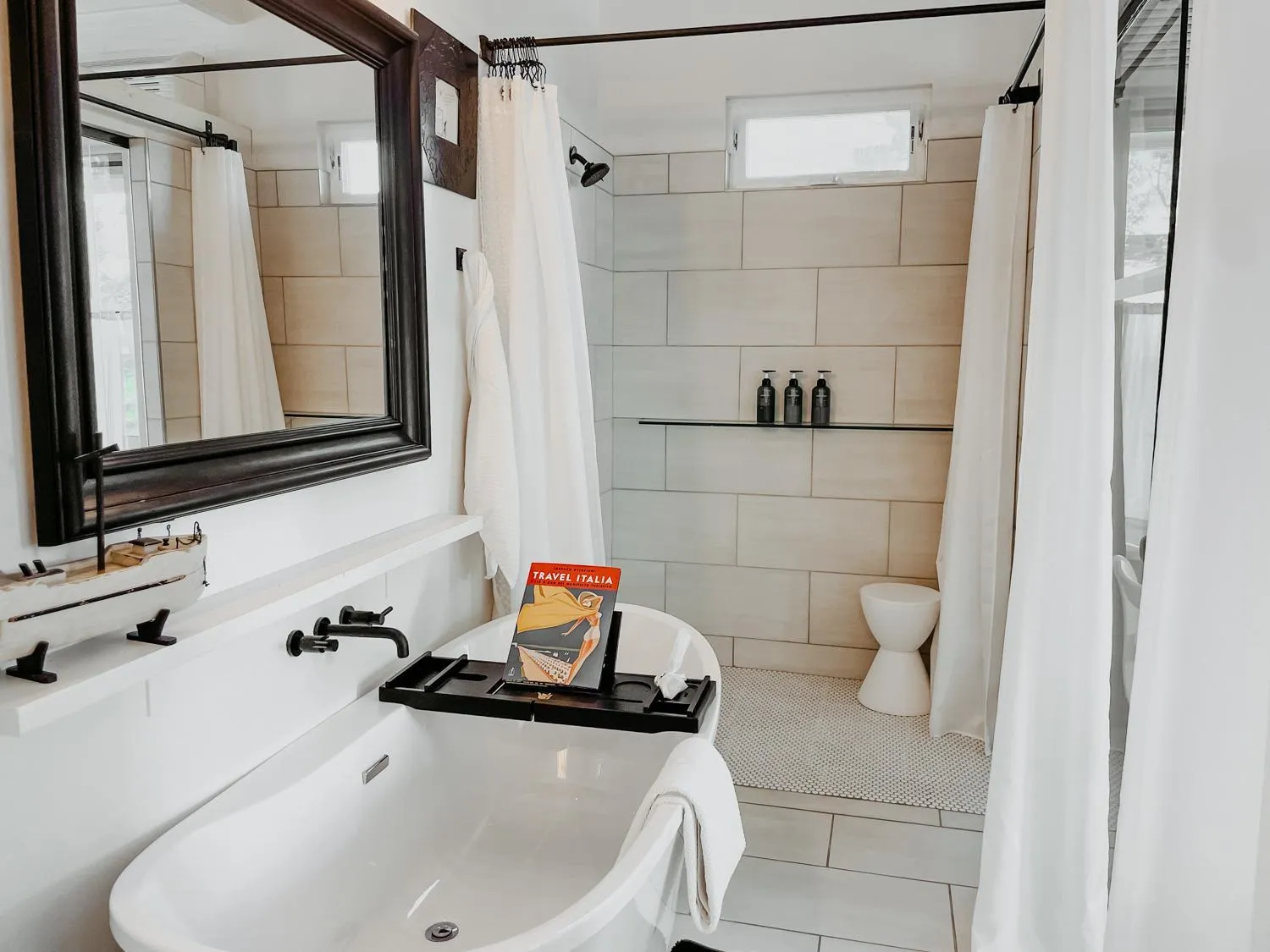 Shower in Inn Santa Clara