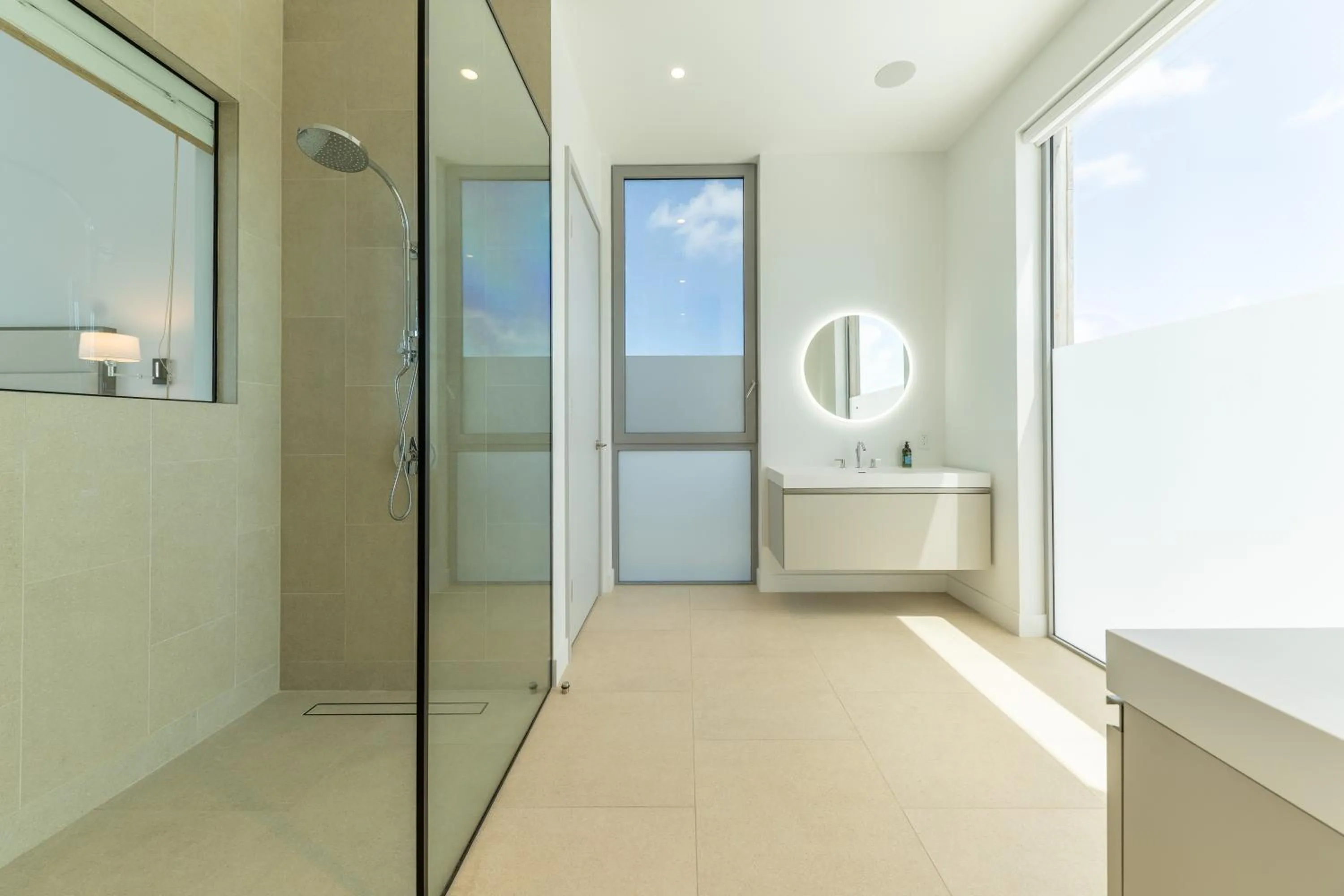 Shower in South Bank