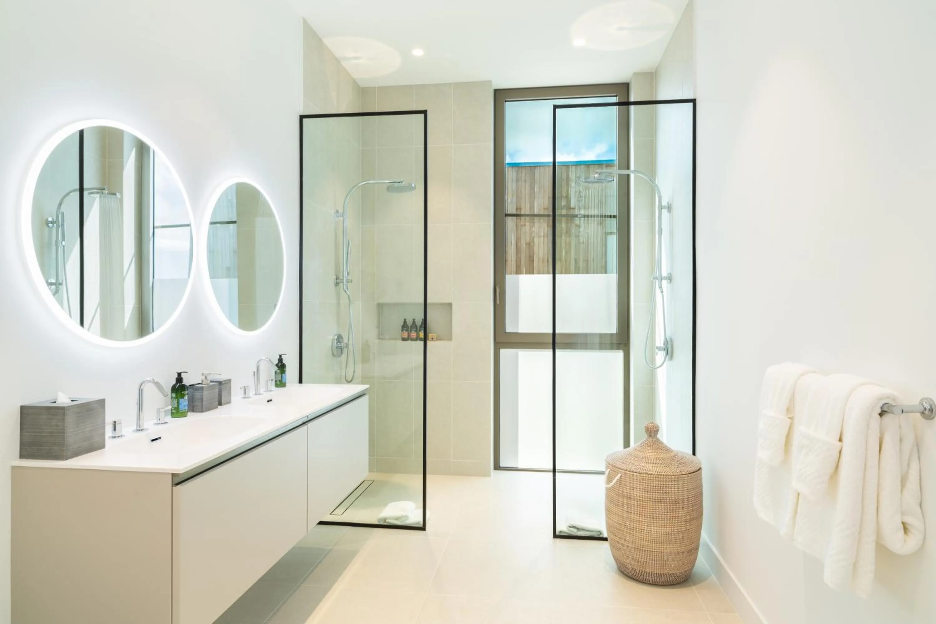 Shower in South Bank