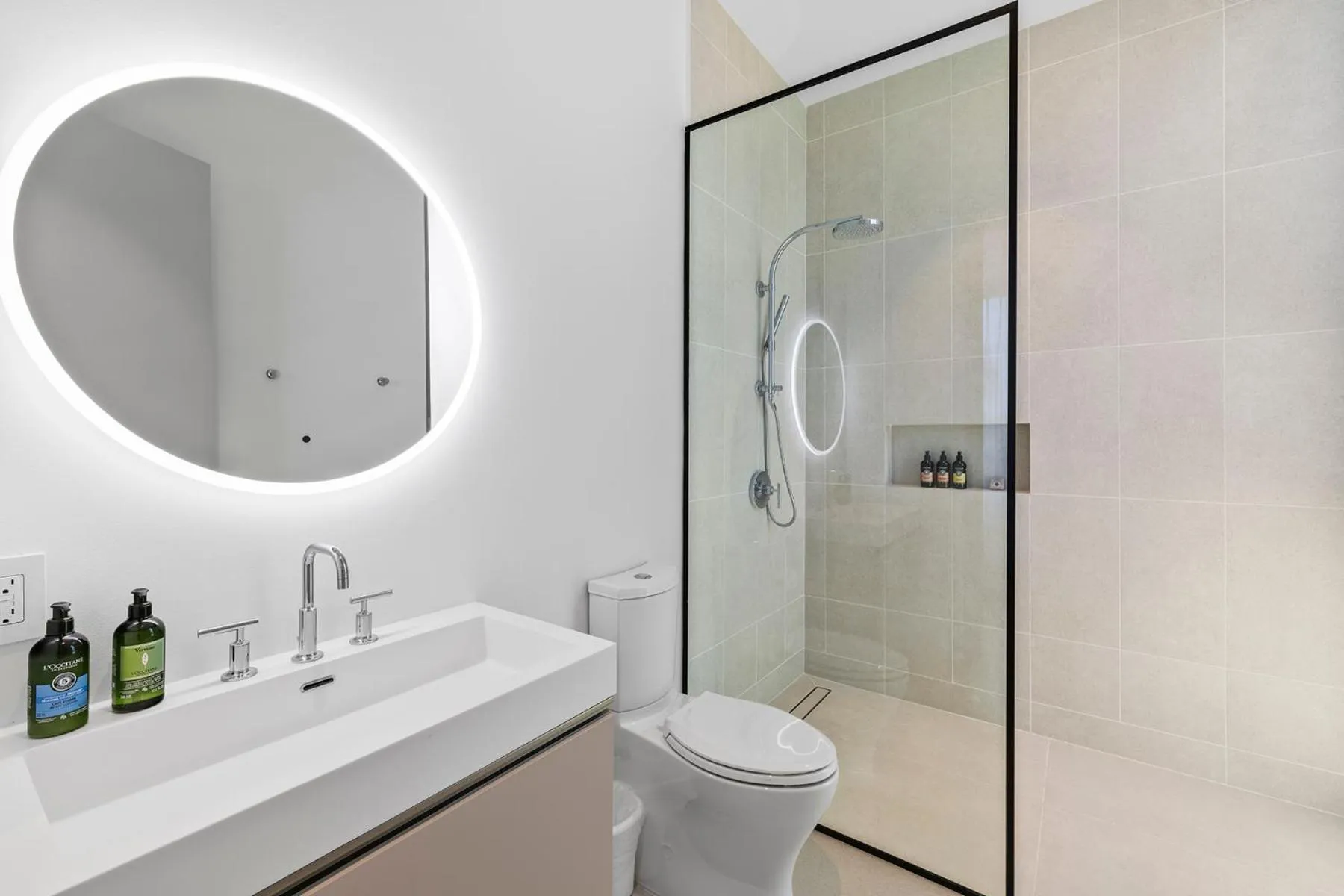 Shower in South Bank