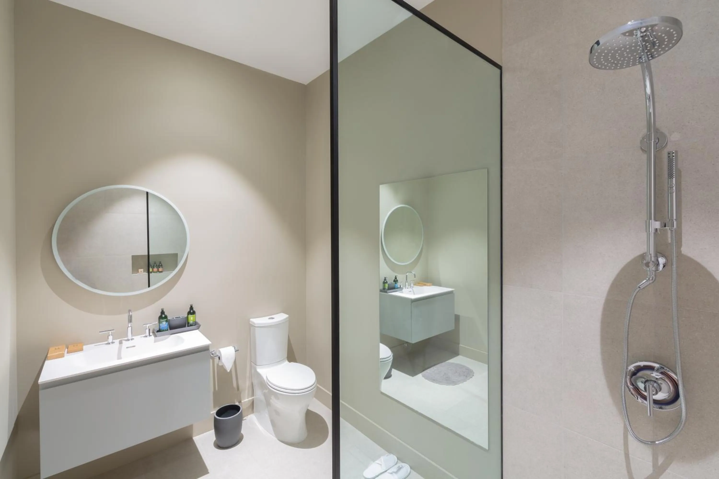 Shower in South Bank