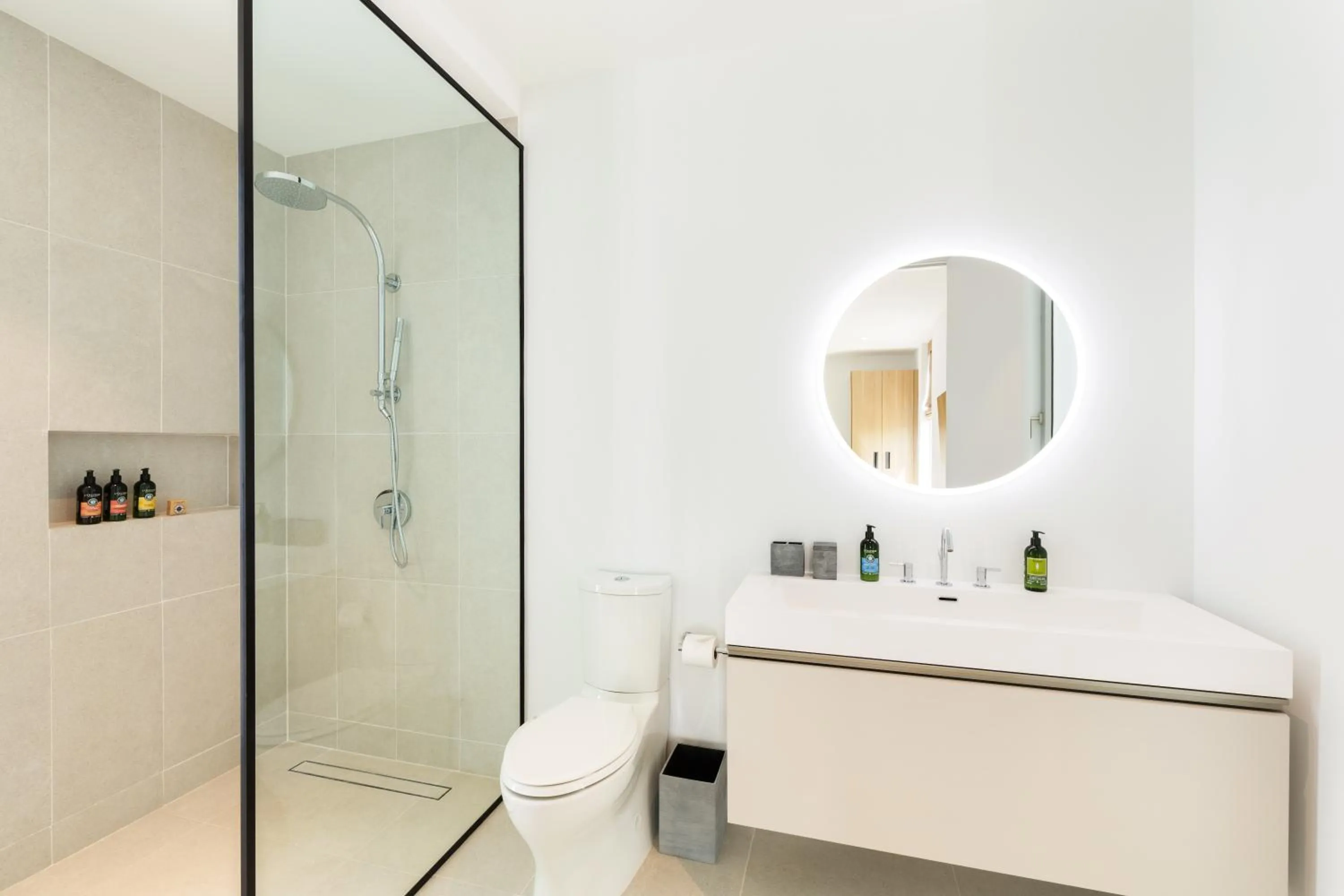 Shower in South Bank