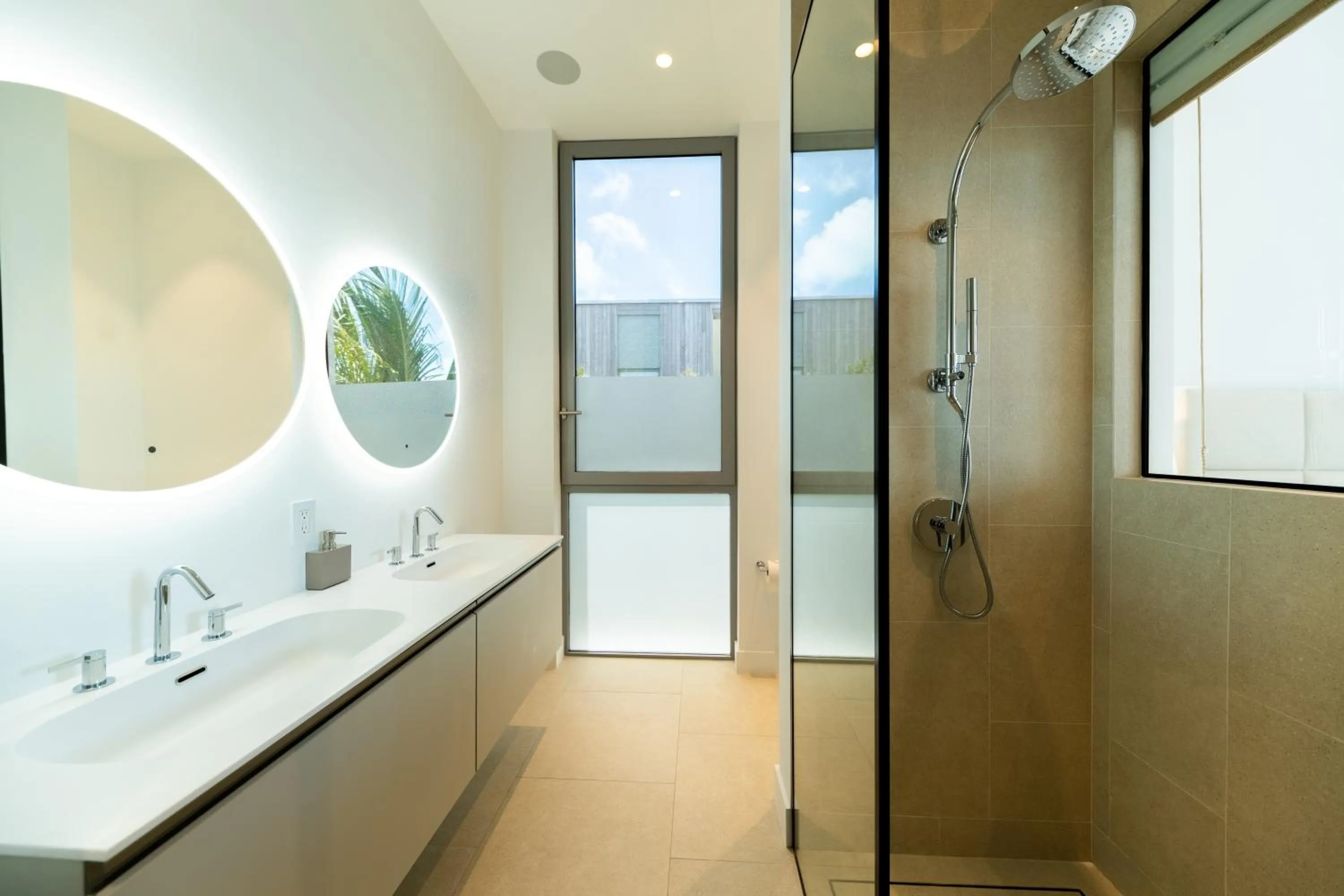 Shower in South Bank