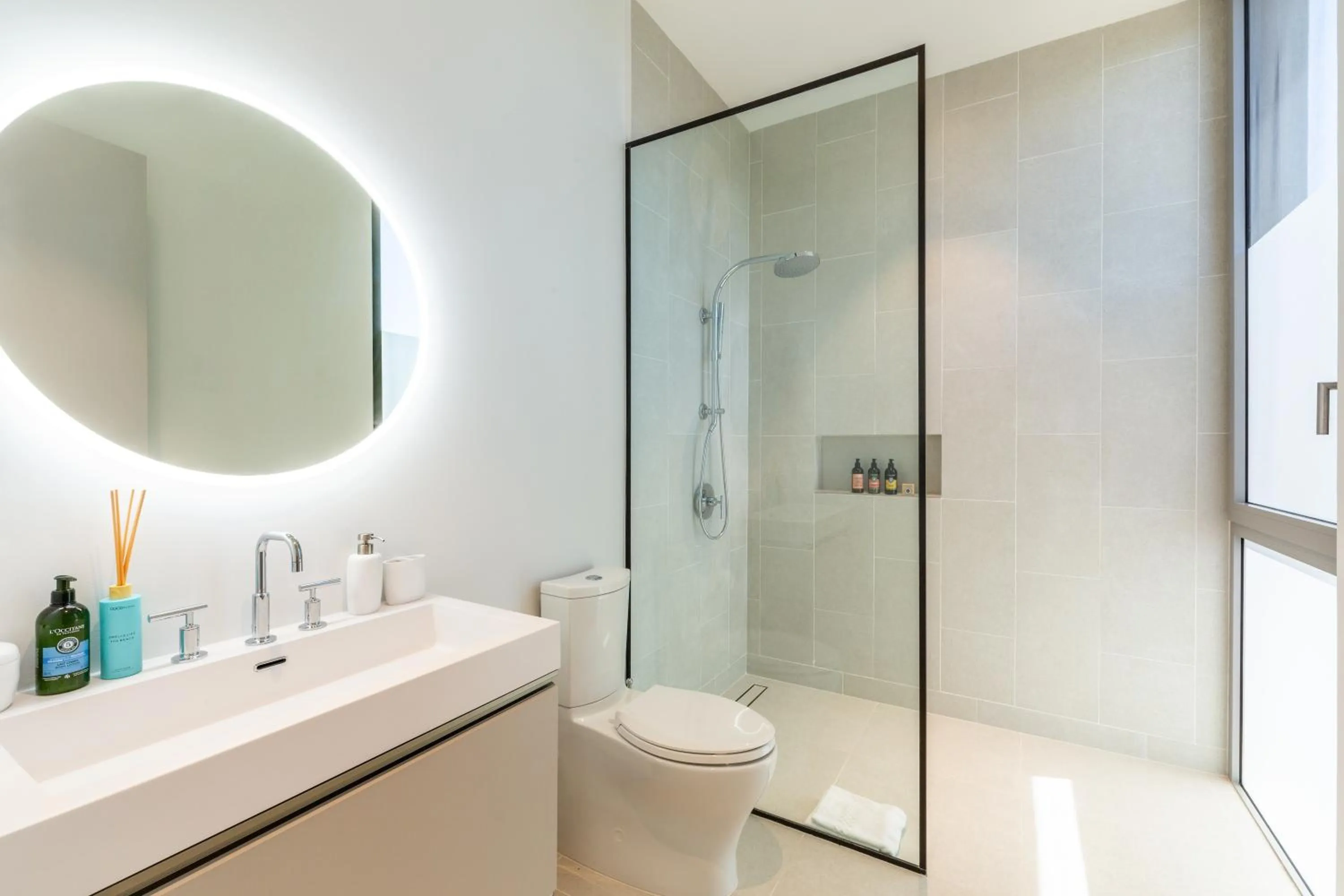 Shower in South Bank