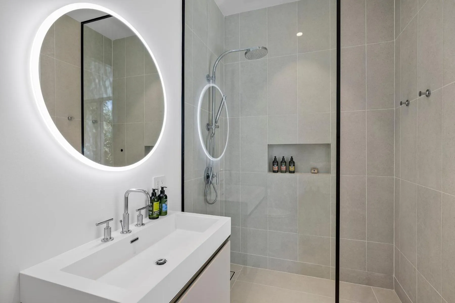 Shower in South Bank