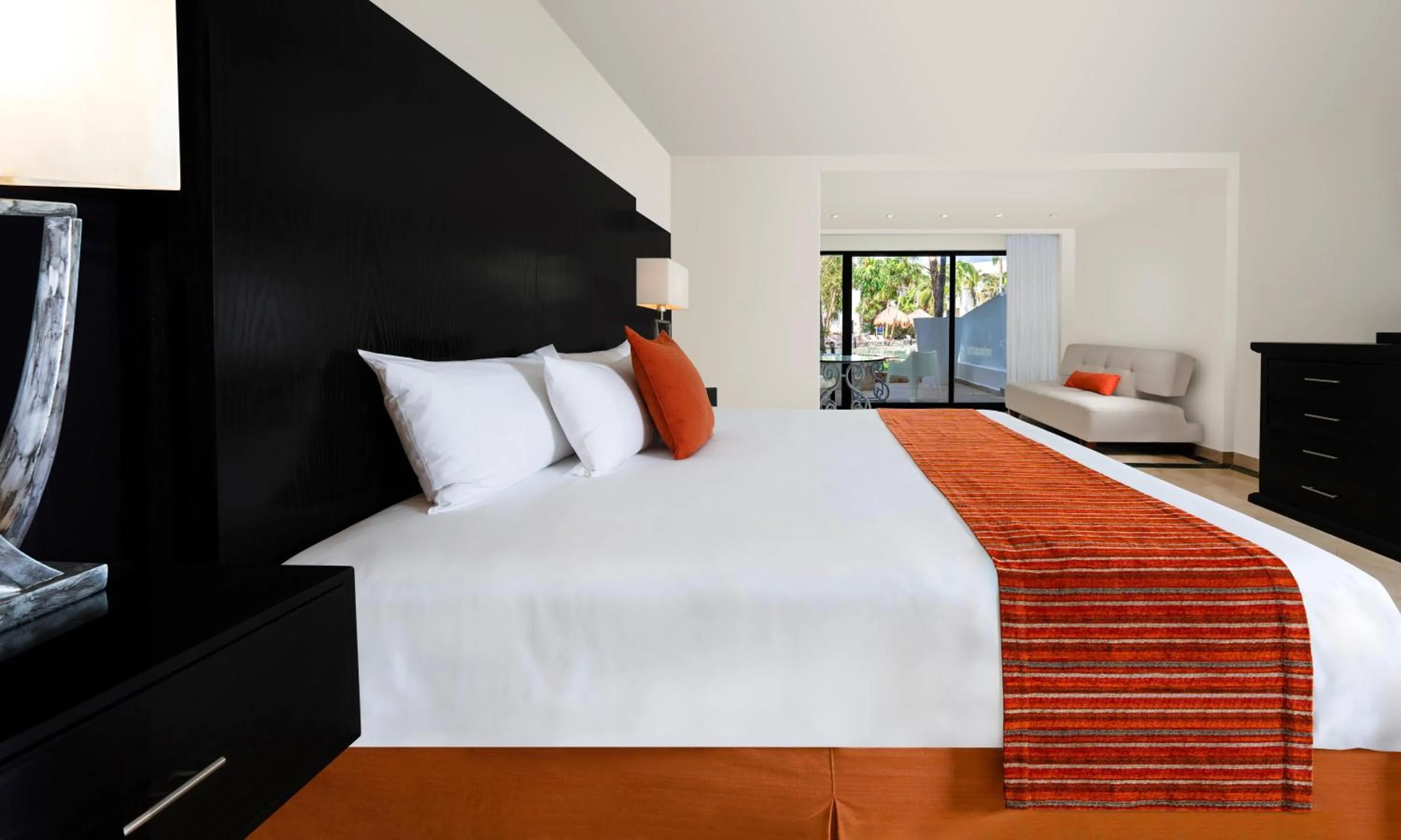 Photo of the whole room, Bed in The Sens Riviera by Oasis