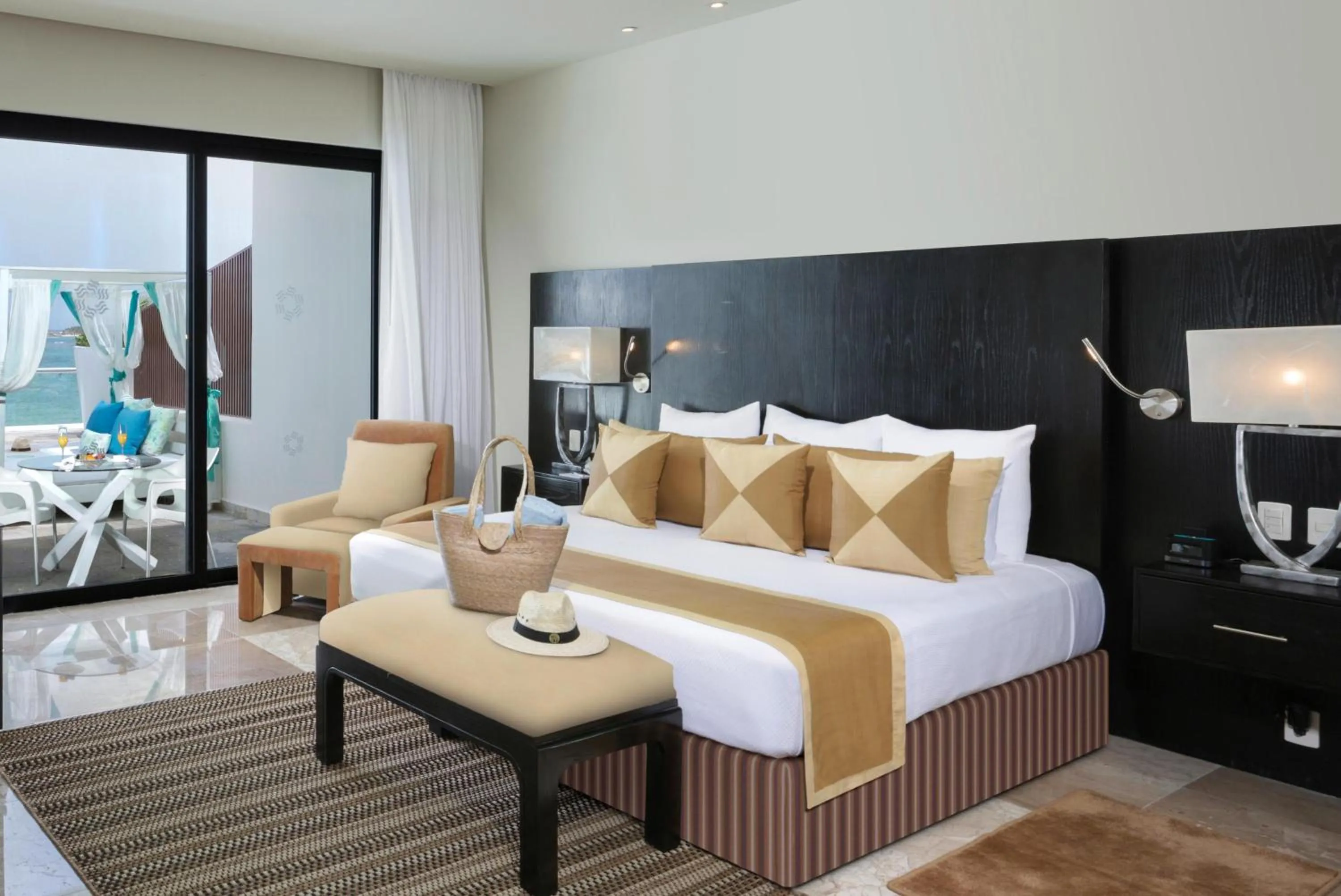 Photo of the whole room, Bed in The Sens Riviera by Oasis