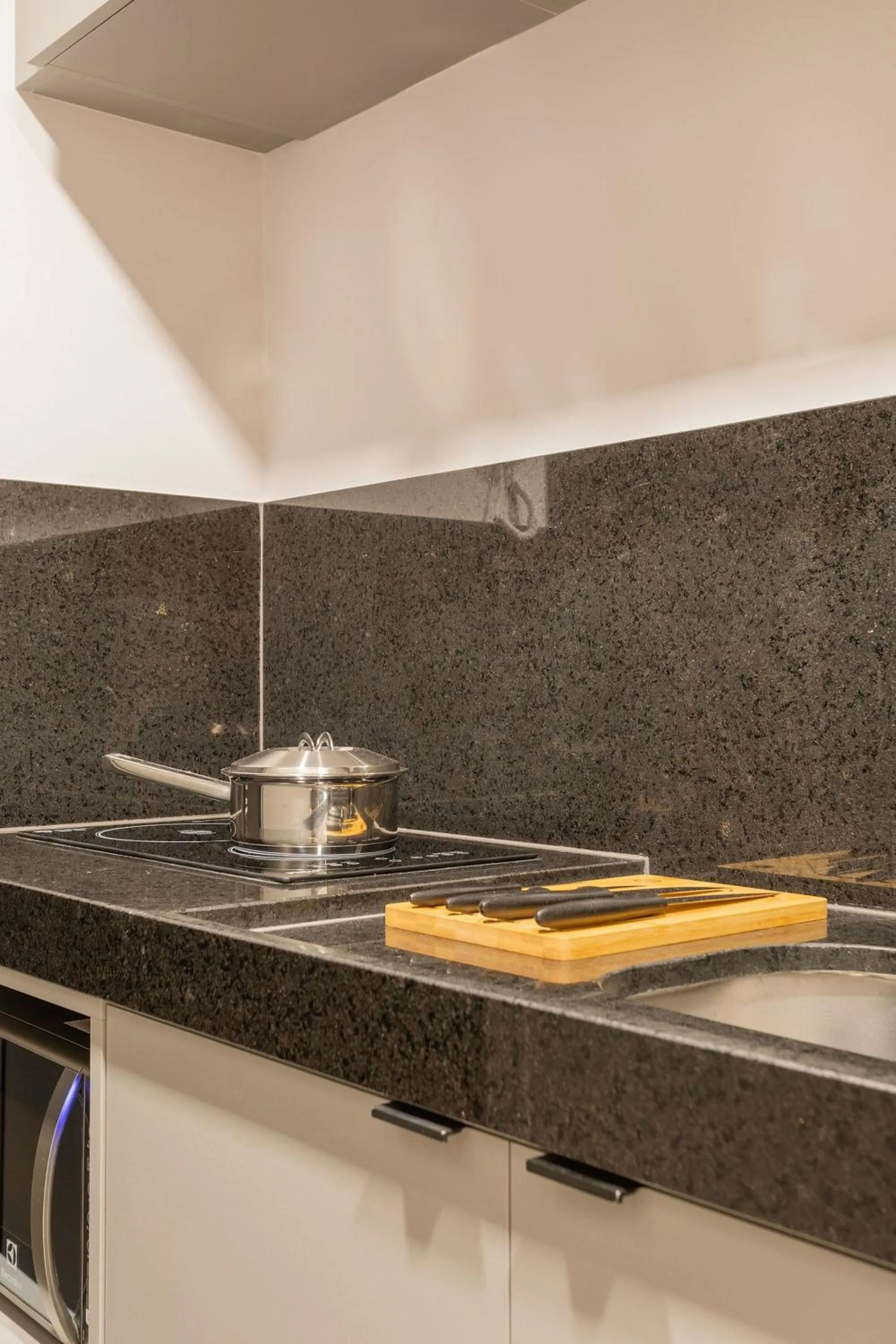 Kitchen or kitchenette in Way Bossa #F2 - Studio no Bessa By Carpediem