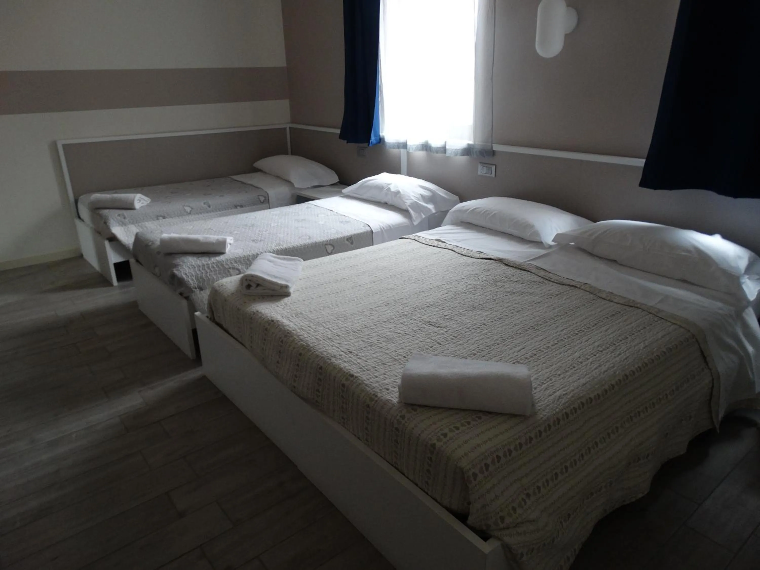 Property building, Bed in Hotel Moderno