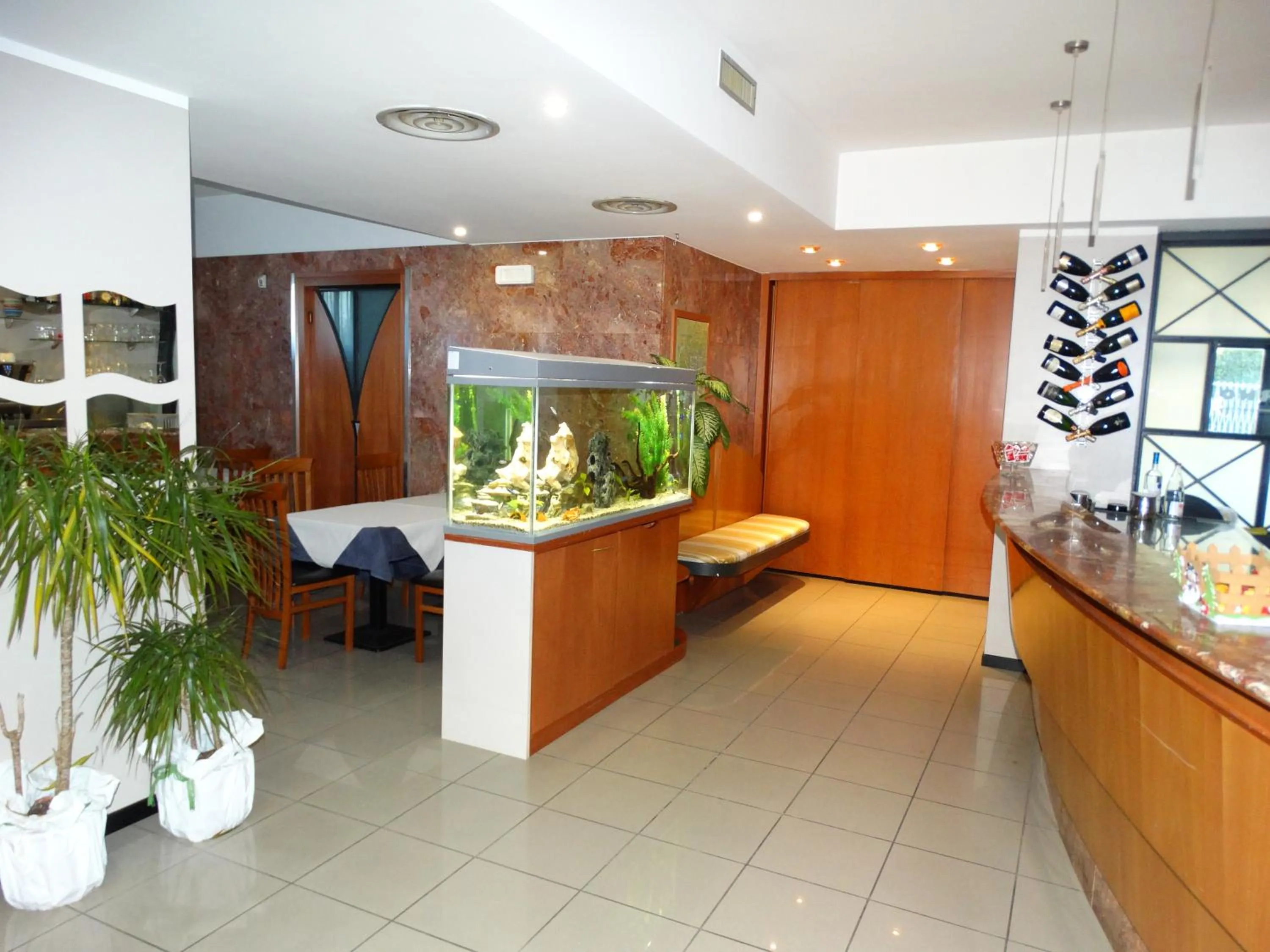 Restaurant/places to eat in Hotel Moderno