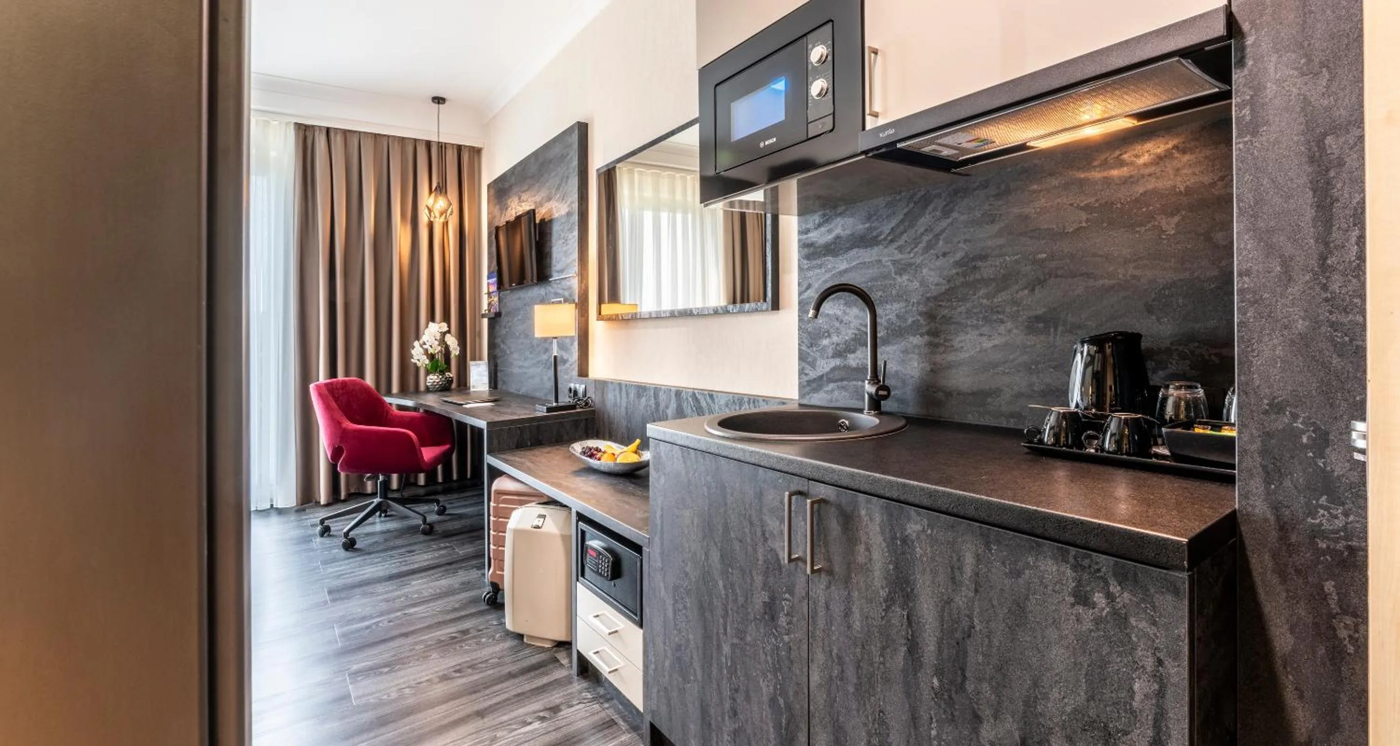 Coffee/tea facilities in PLAZA Premium Grand Winston