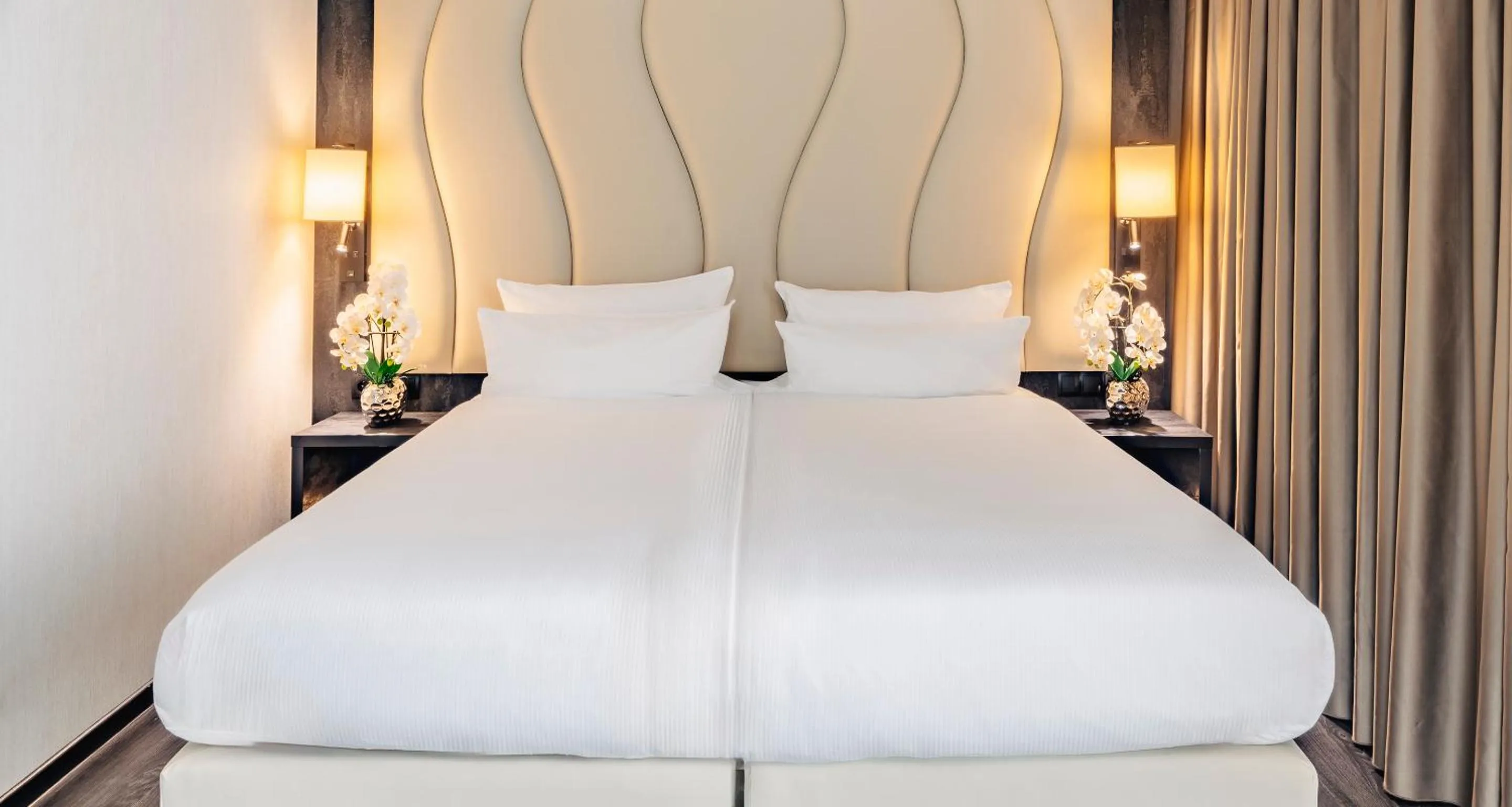 Bed in PLAZA Premium Grand Winston