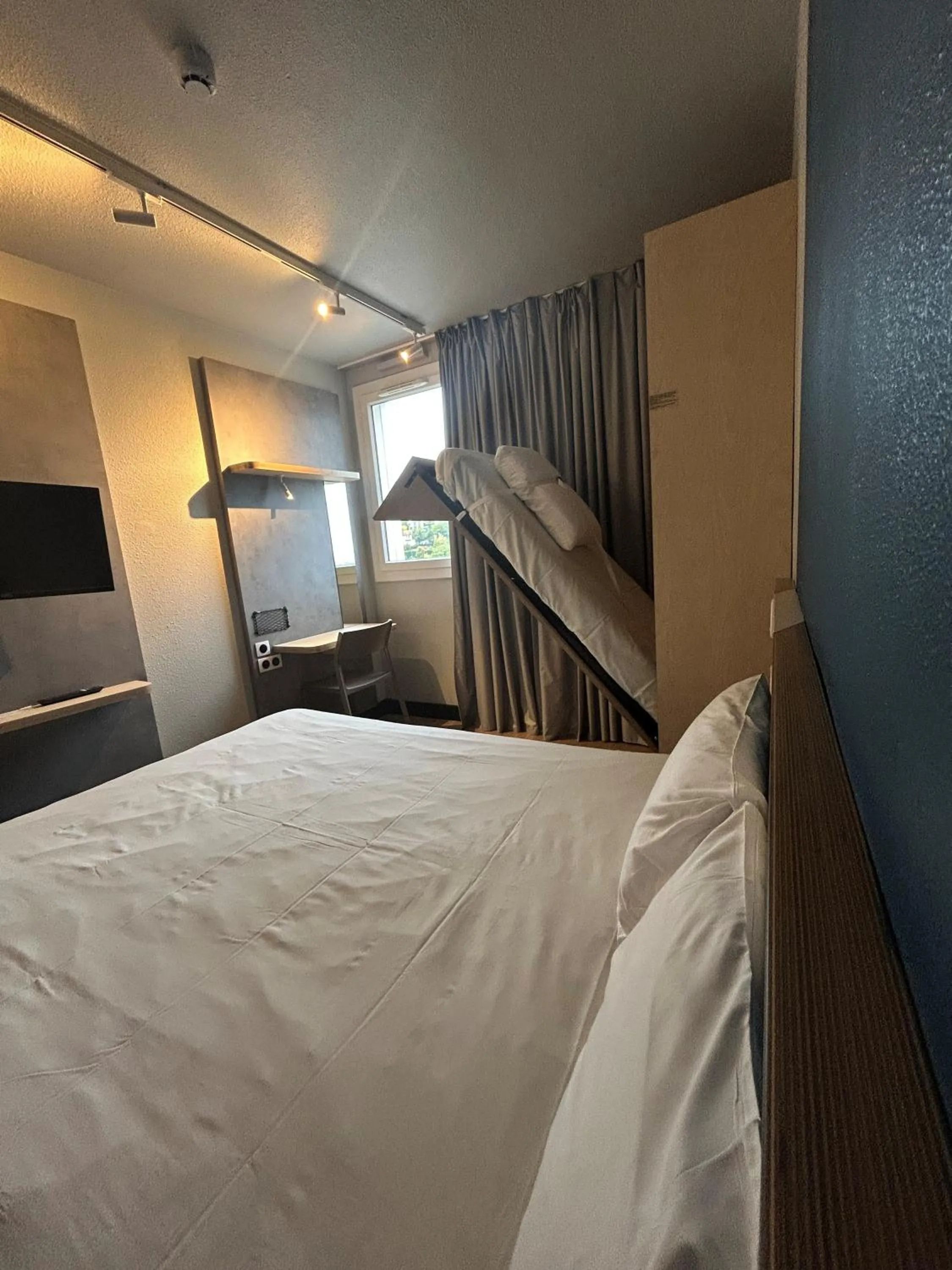 Bedroom, Bed in Ibis Budget Lyon Caluire Cité Internationale