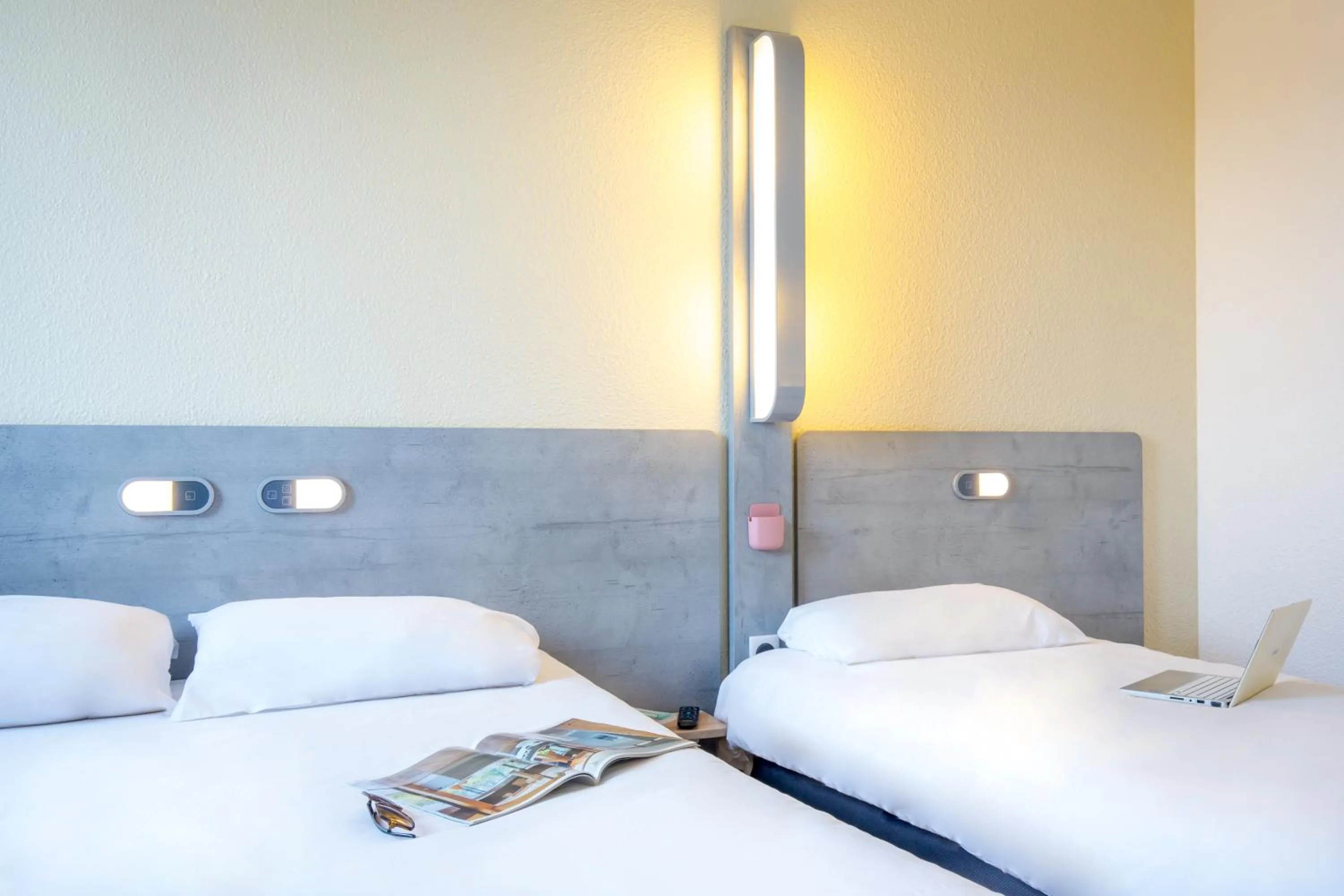 Bedroom, Bed in Ibis Budget Fréjus St Raphaël centre