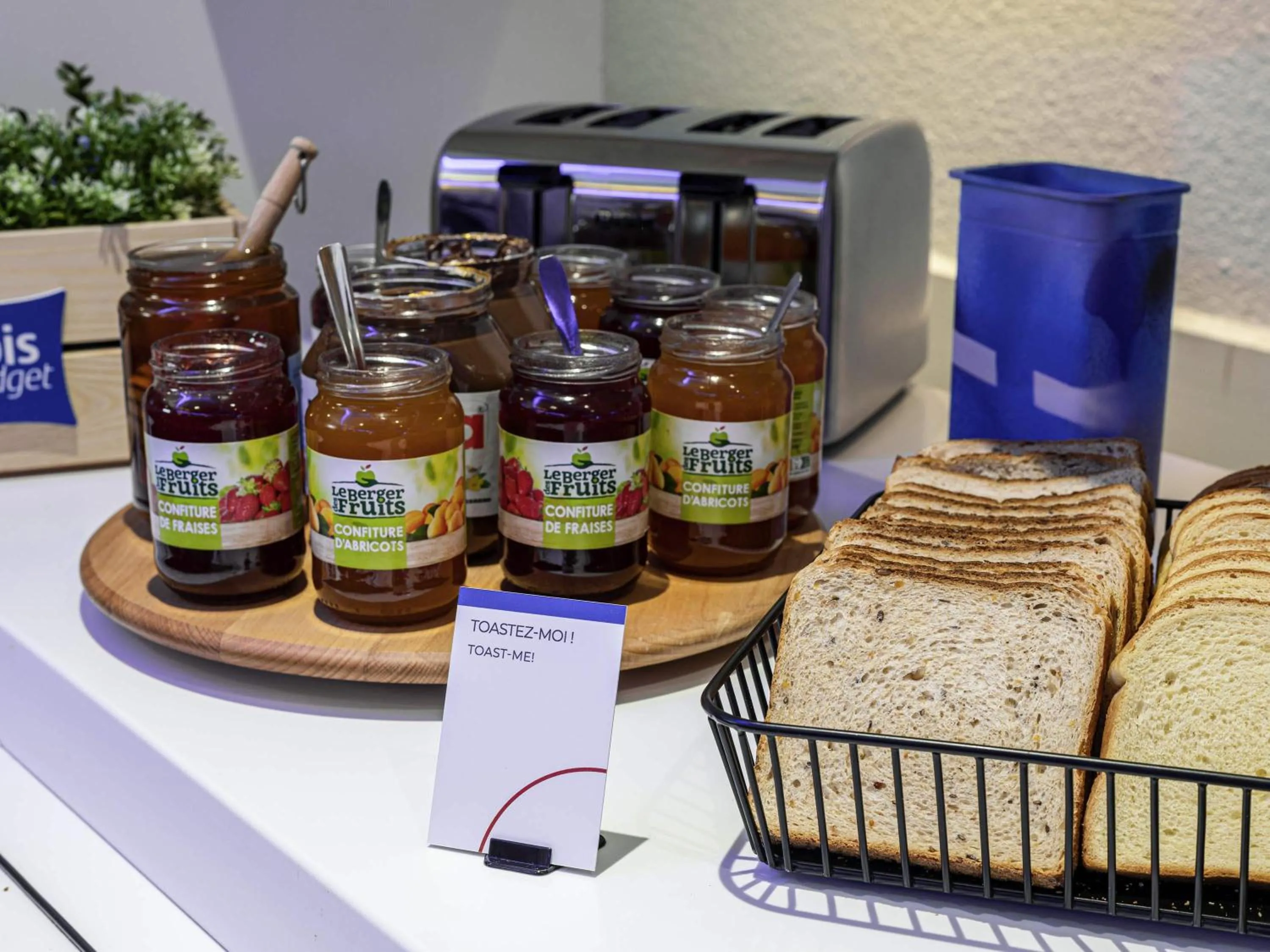 Breakfast in Ibis Budget Fréjus St Raphaël centre