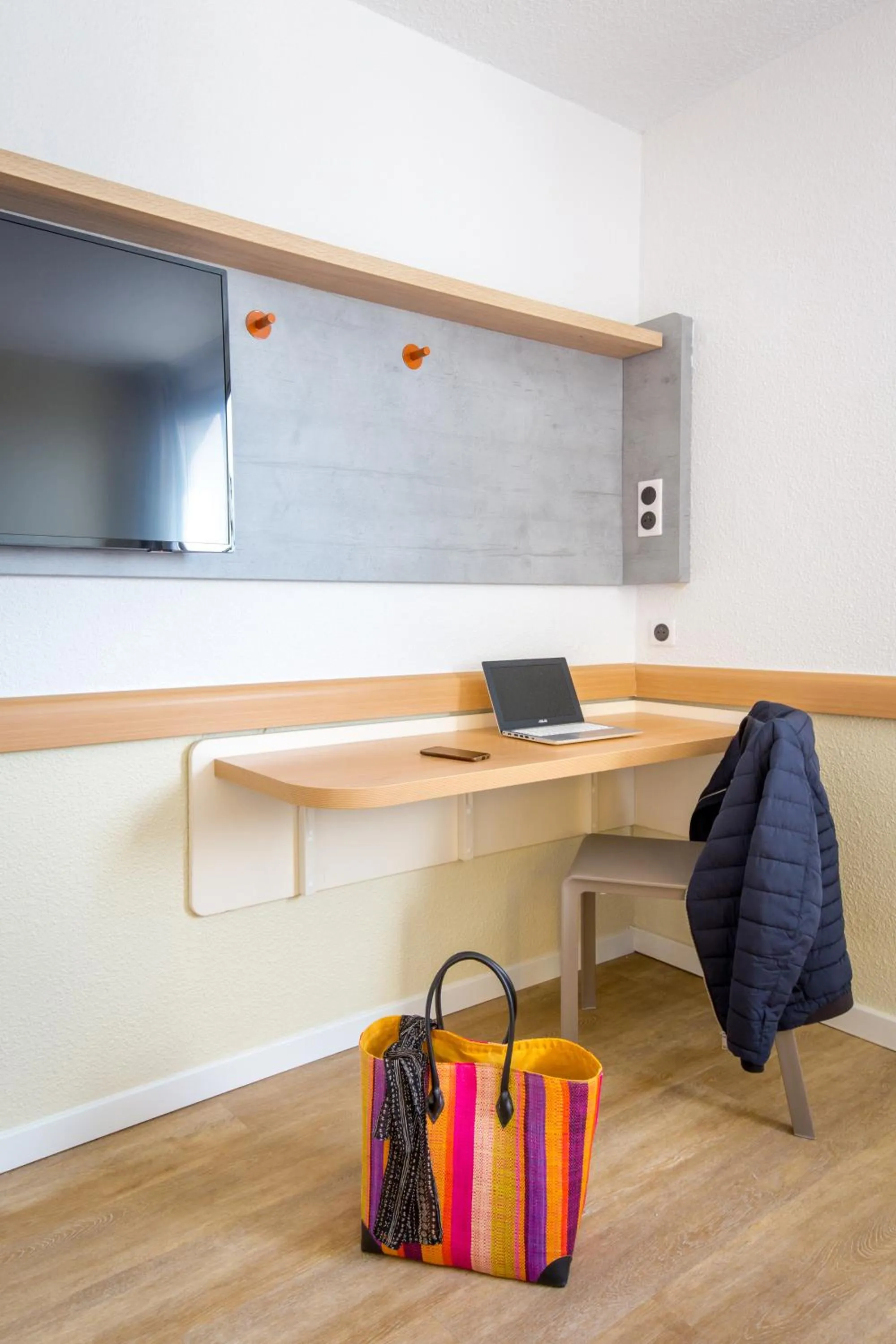 Photo of the whole room in Ibis Budget Fréjus St Raphaël centre