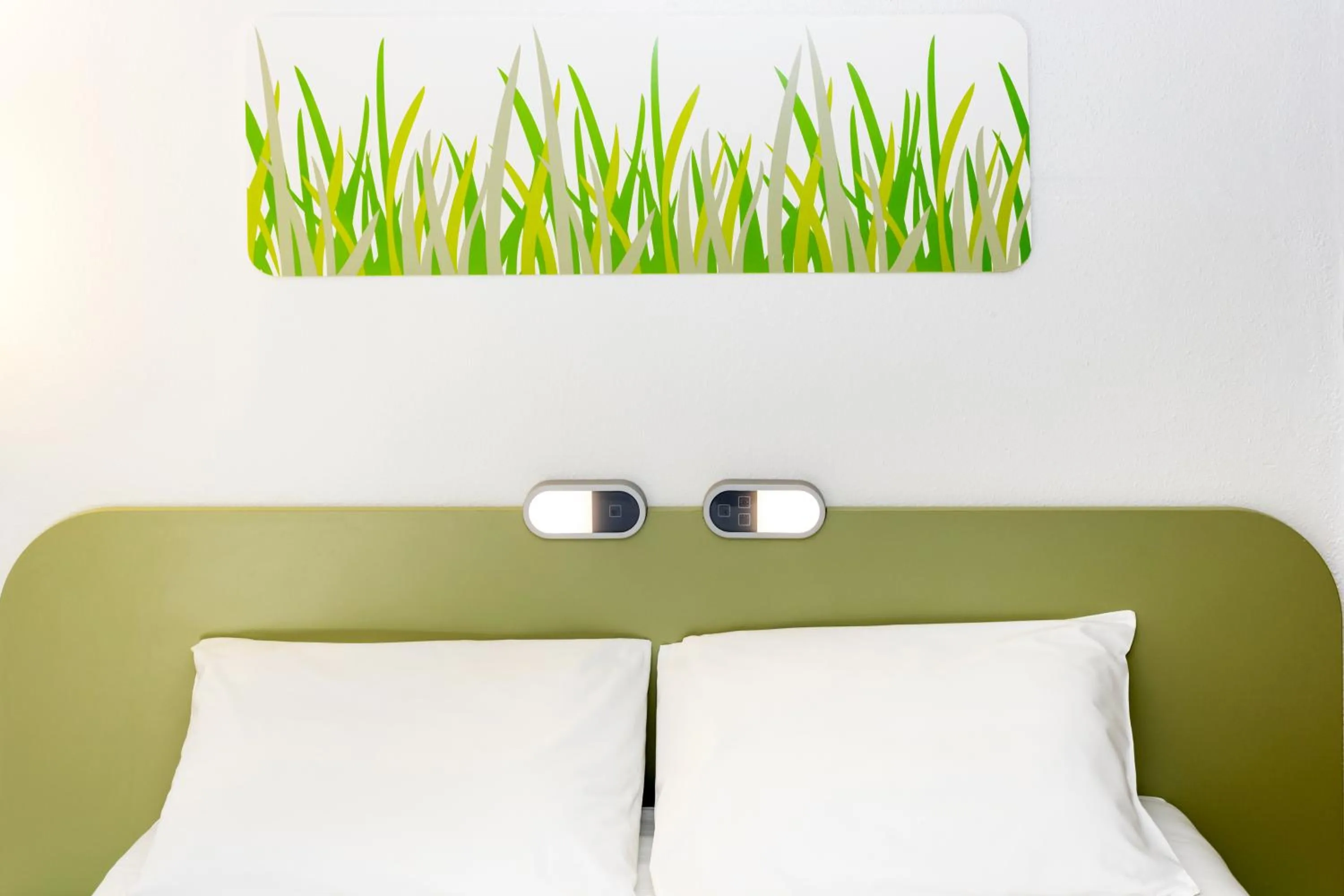 Bed in ibis Budget Courbevoie Paris La Défense