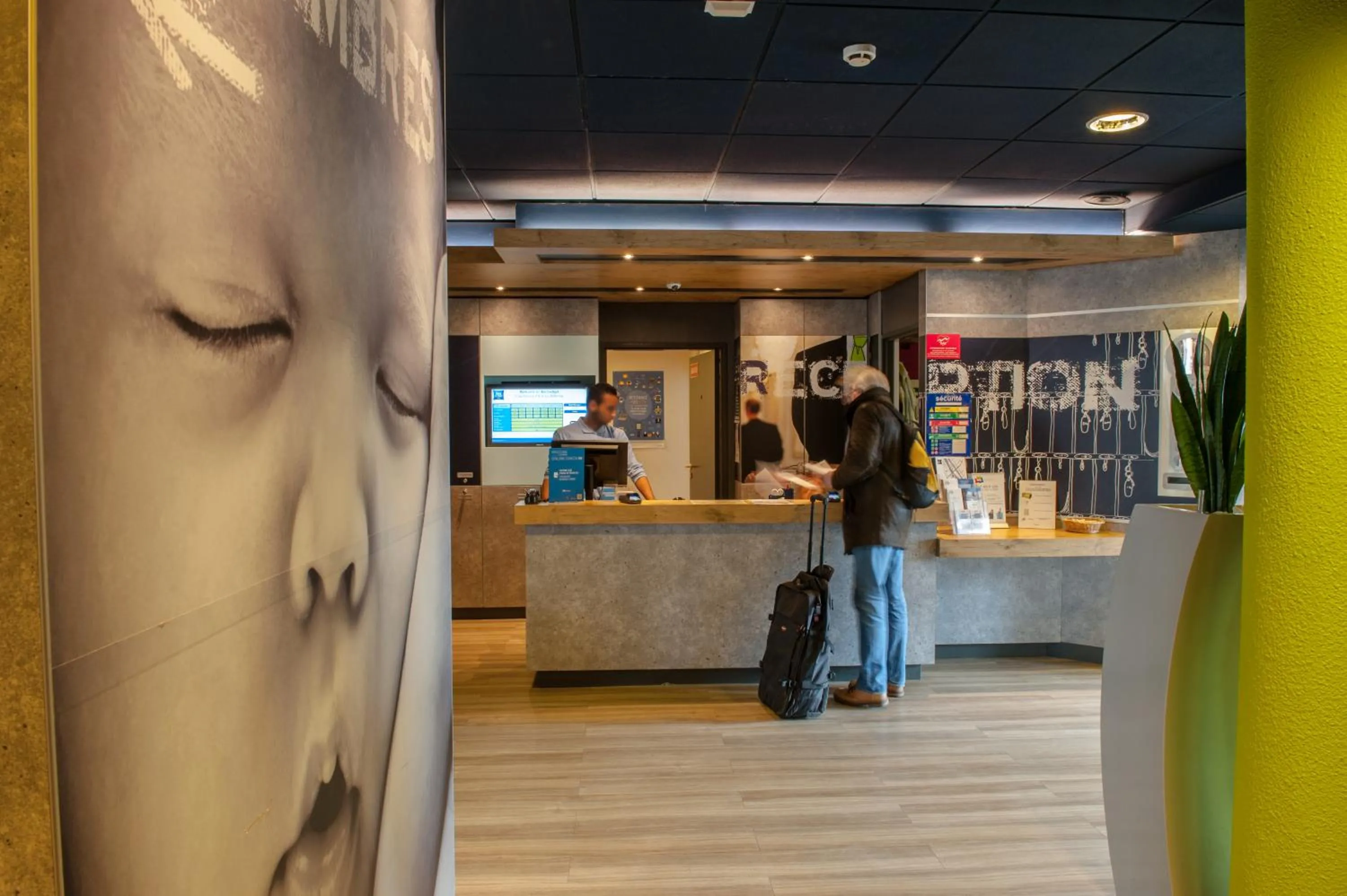 Lobby or reception in ibis Budget Courbevoie Paris La Défense