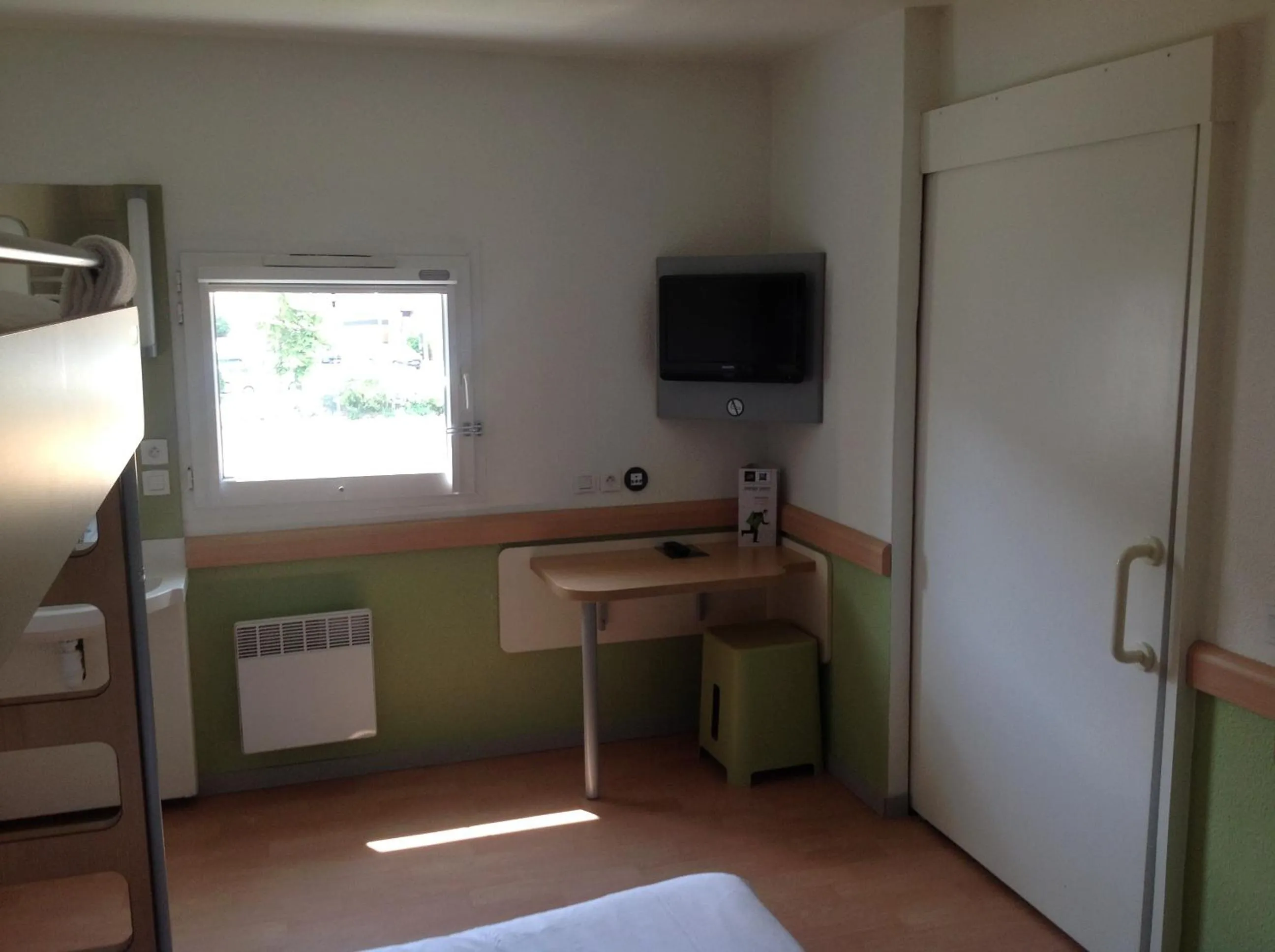 Day, Bed in ibis budget Orgeval