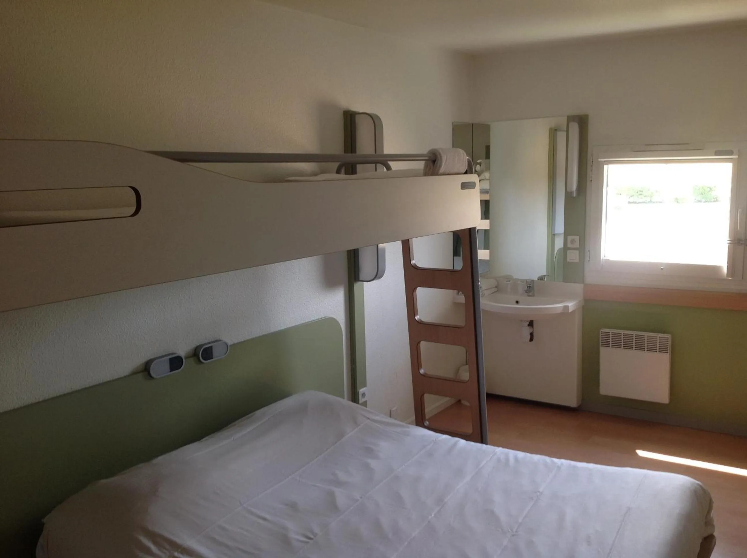 Day, Bed in ibis budget Orgeval