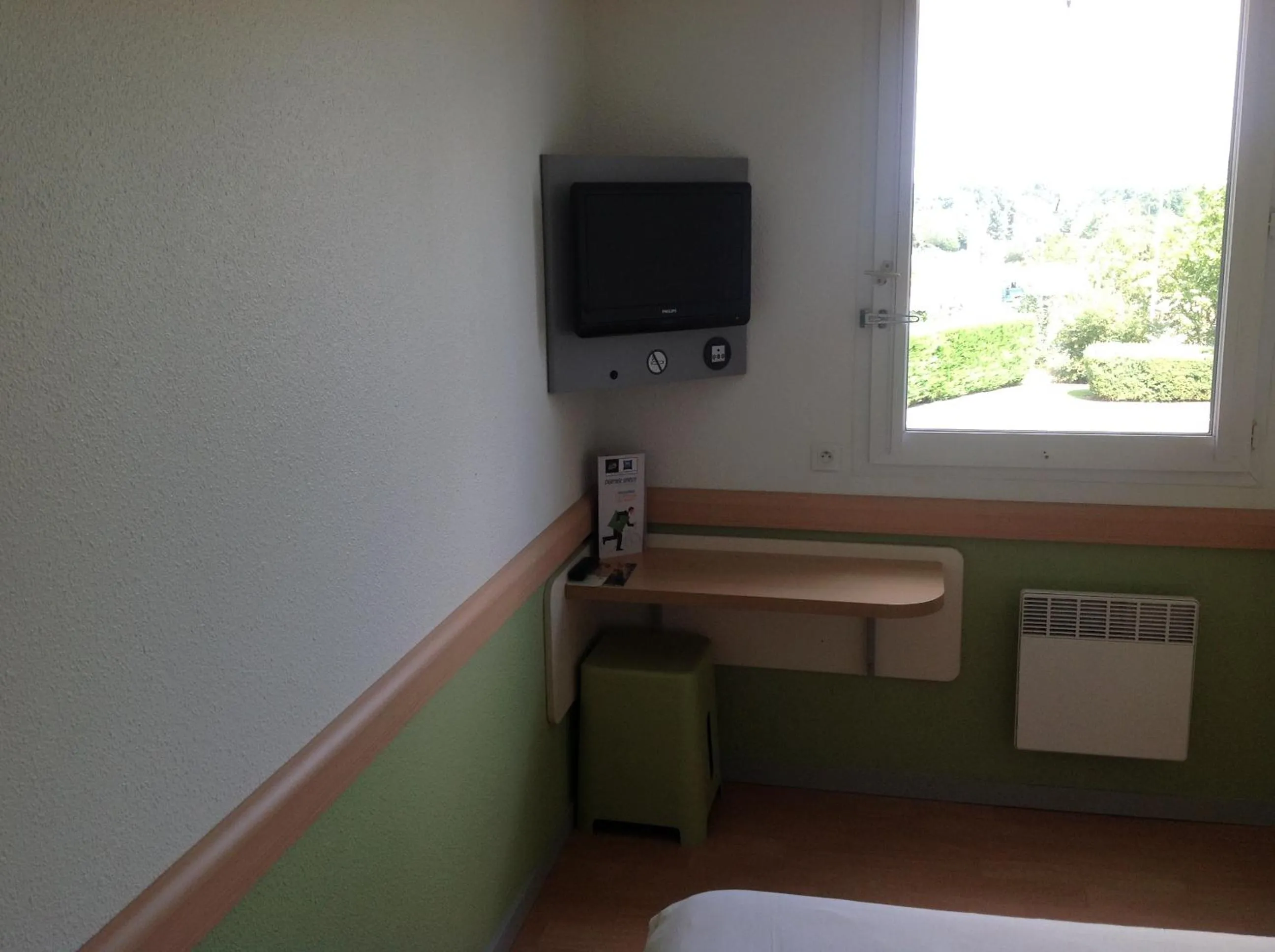 Day, Bed in ibis budget Orgeval