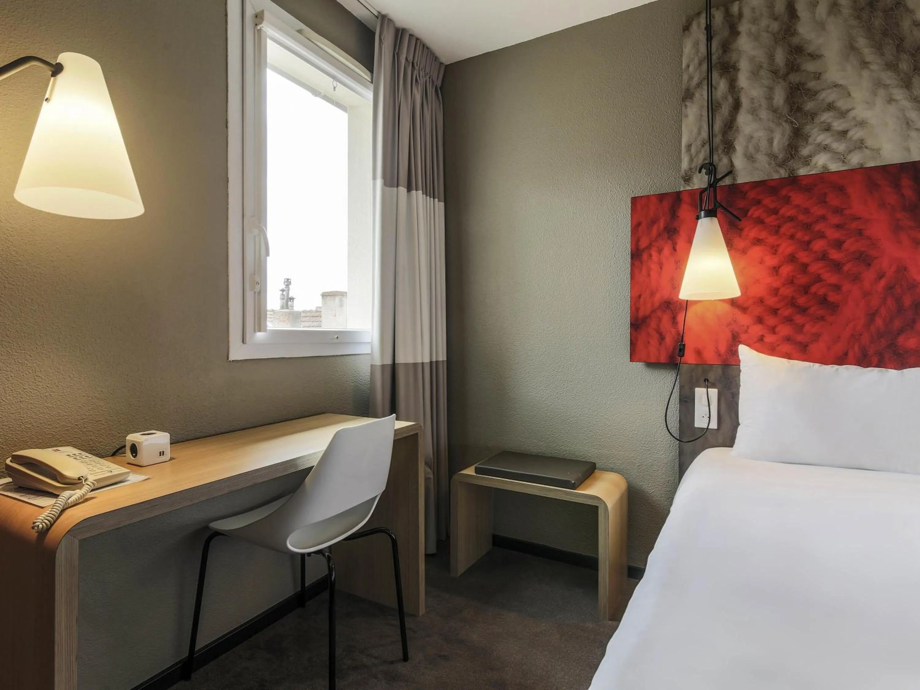 Bedroom, Bed in Ibis Albi