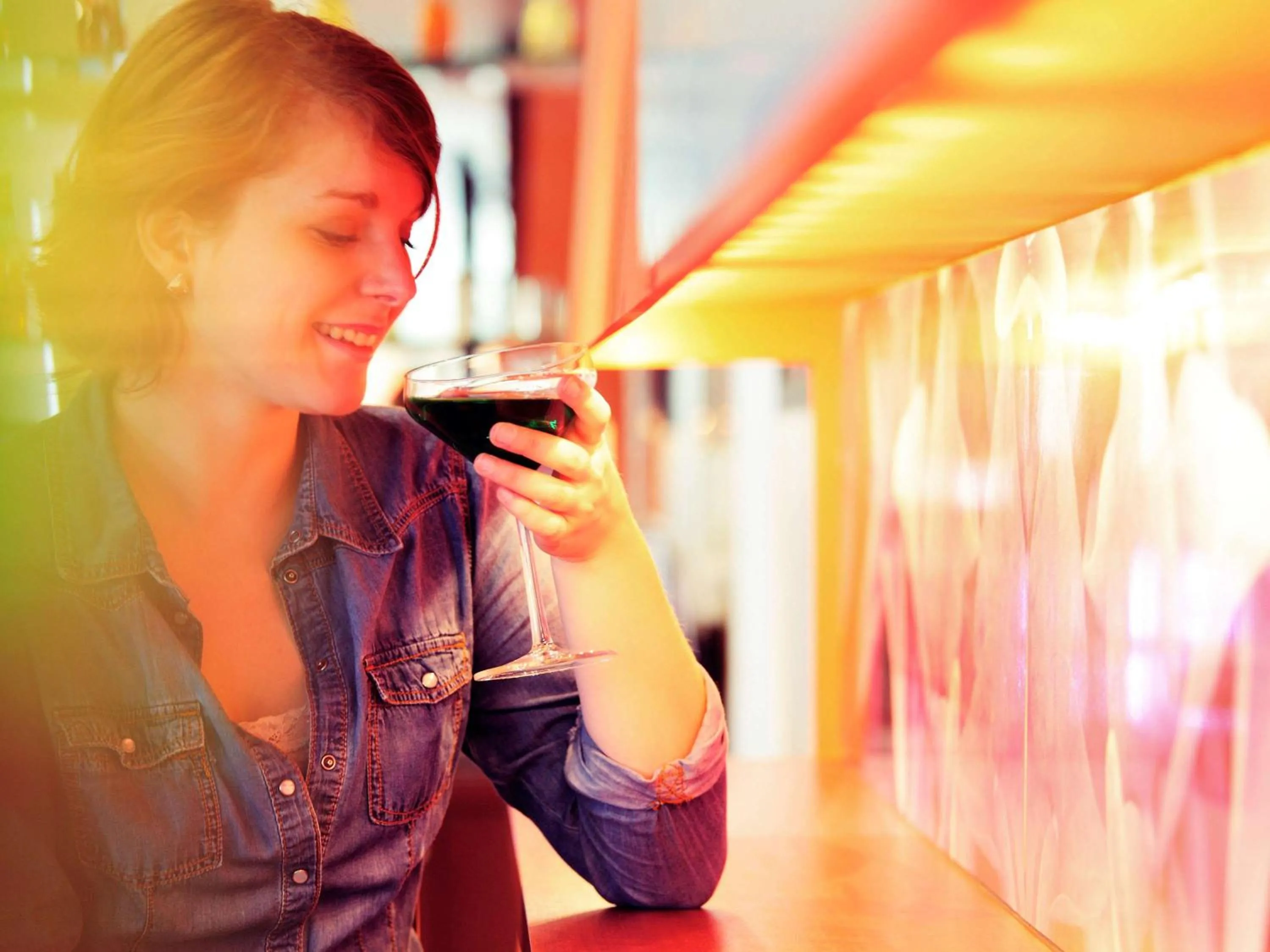 Lounge or bar in Novotel Chennai Sipcot