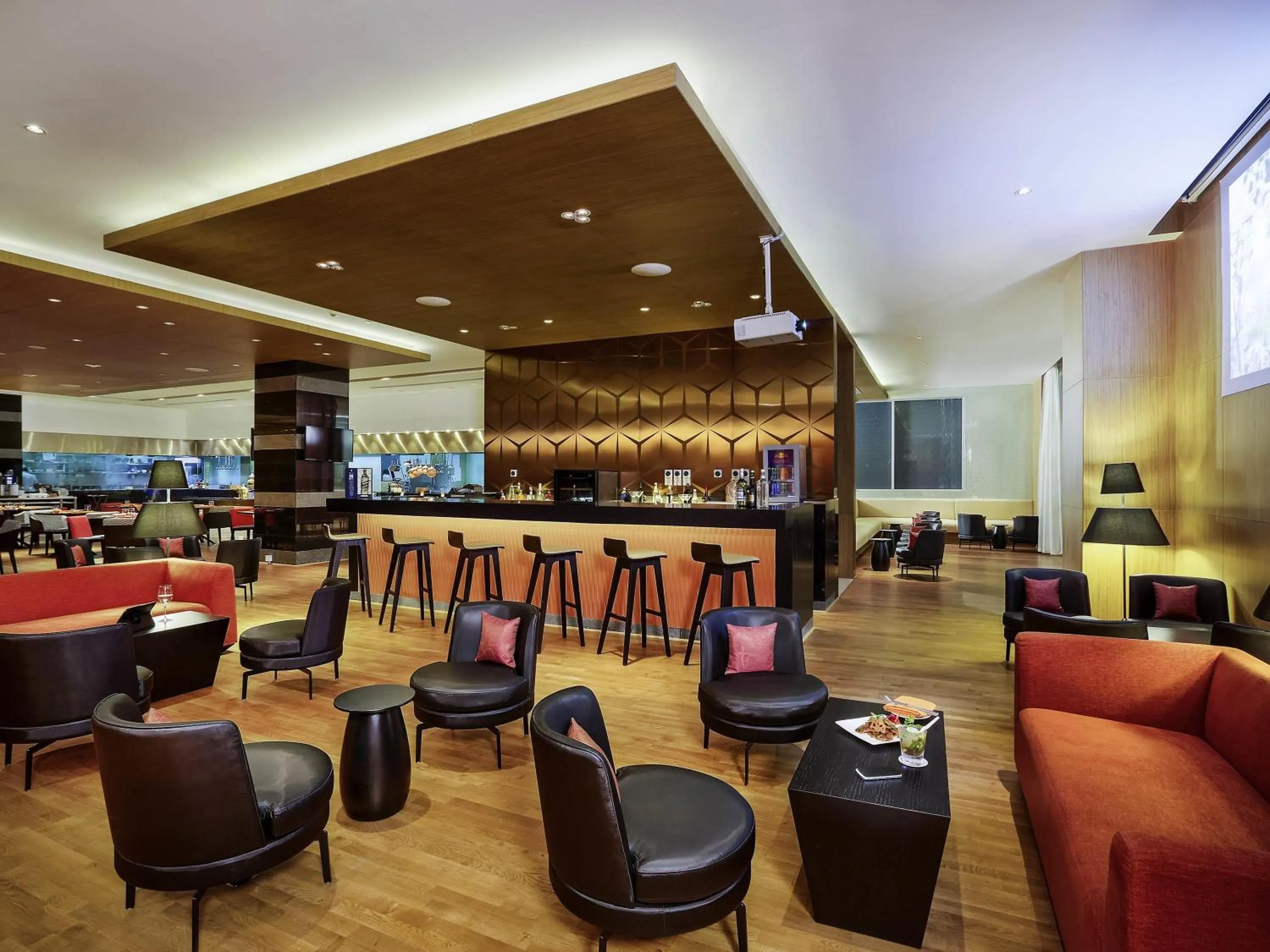 Lounge or bar in Novotel Chennai Sipcot