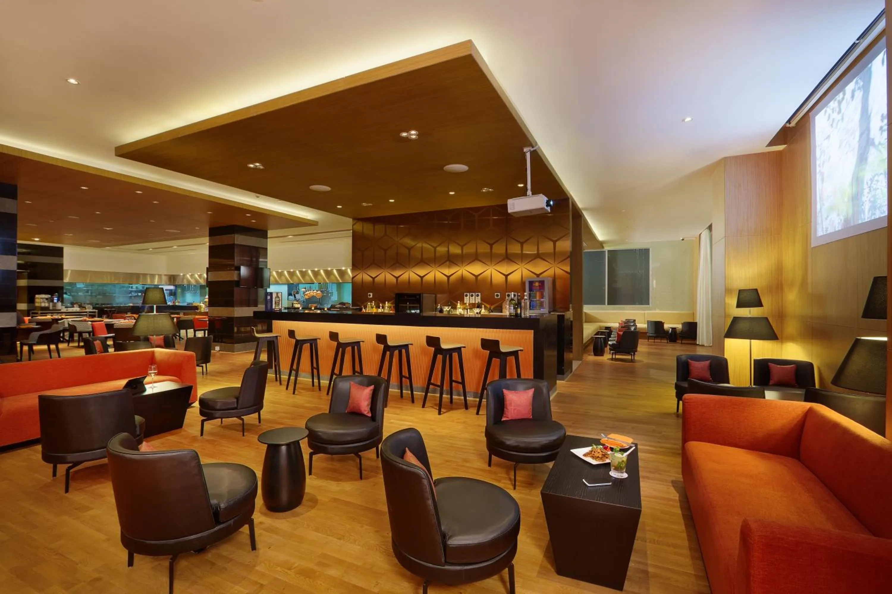 Restaurant/places to eat in Novotel Chennai Sipcot