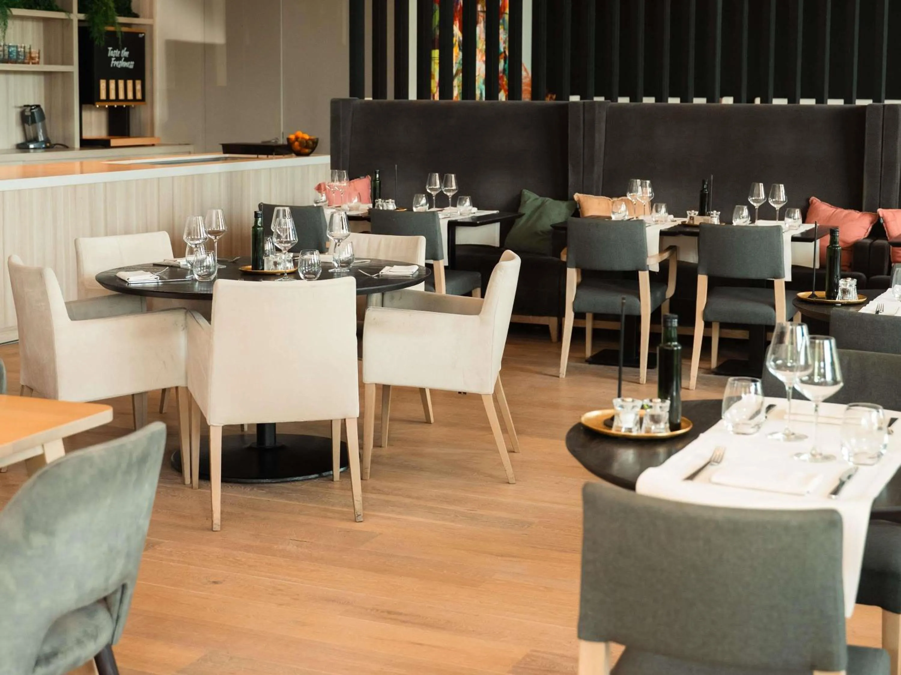 Restaurant/places to eat in Mercure Roeselare