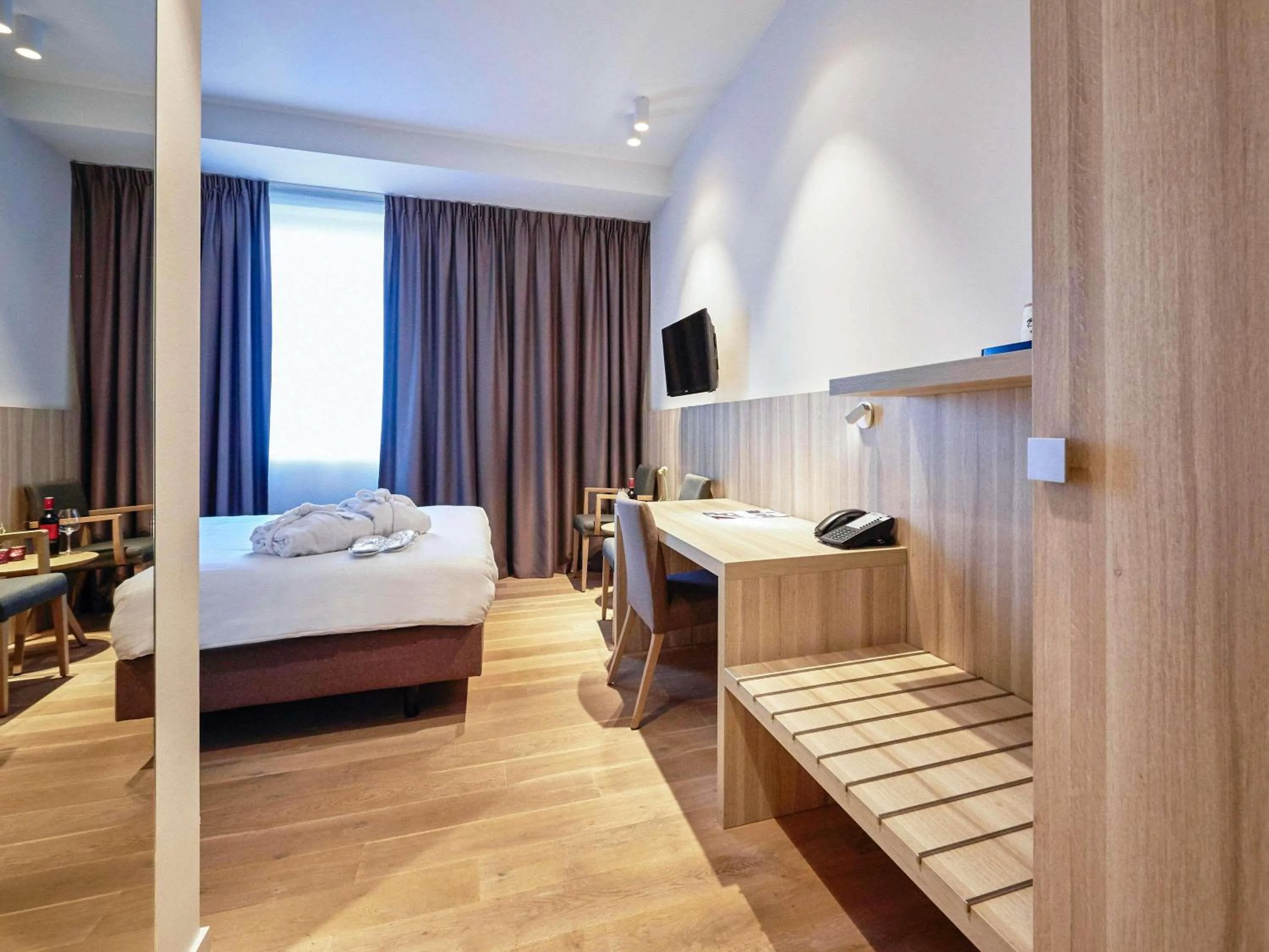 Bedroom, Bed in Mercure Roeselare