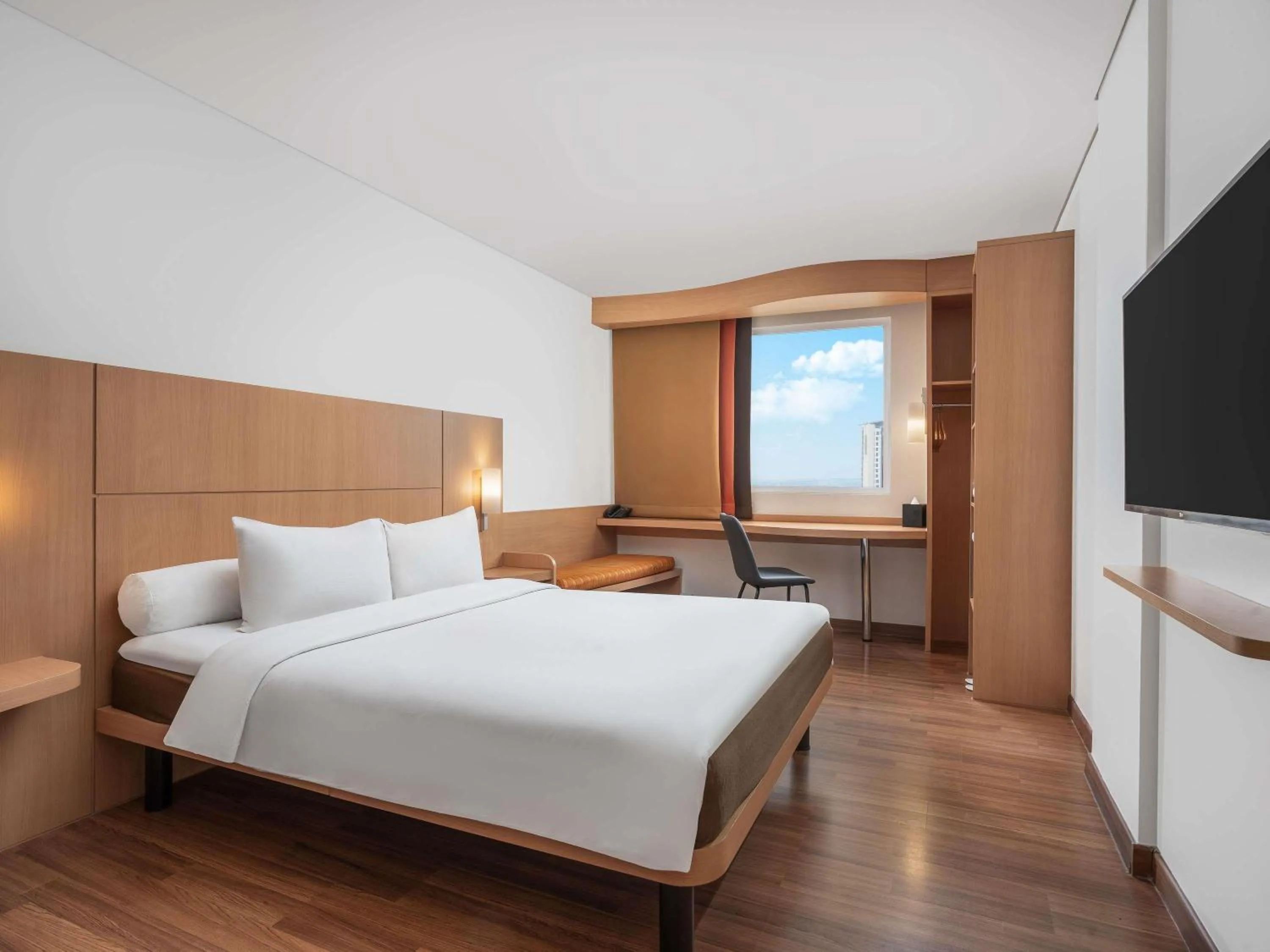 Bedroom, Bed in Ibis Gading Serpong