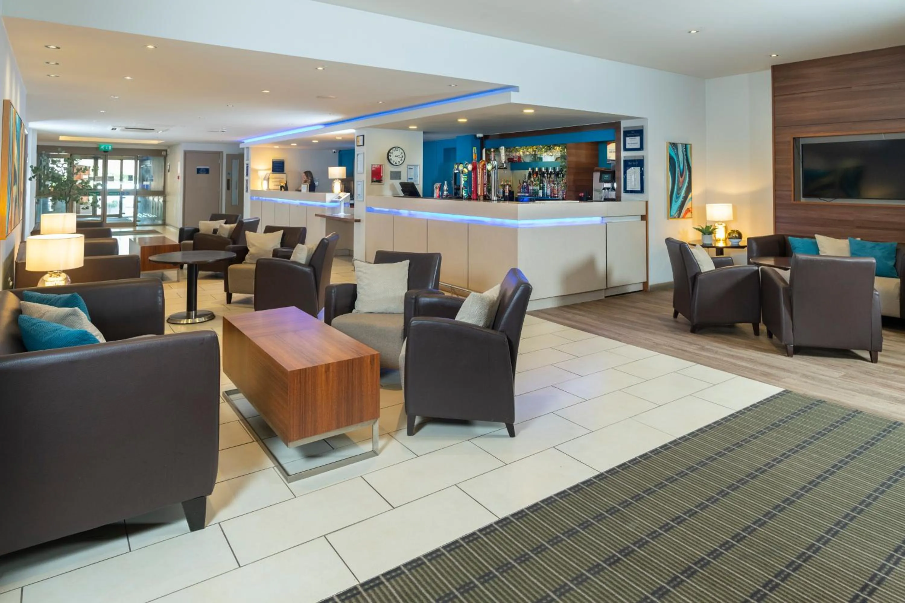Lobby or reception in Holiday Inn Express Taunton East by IHG