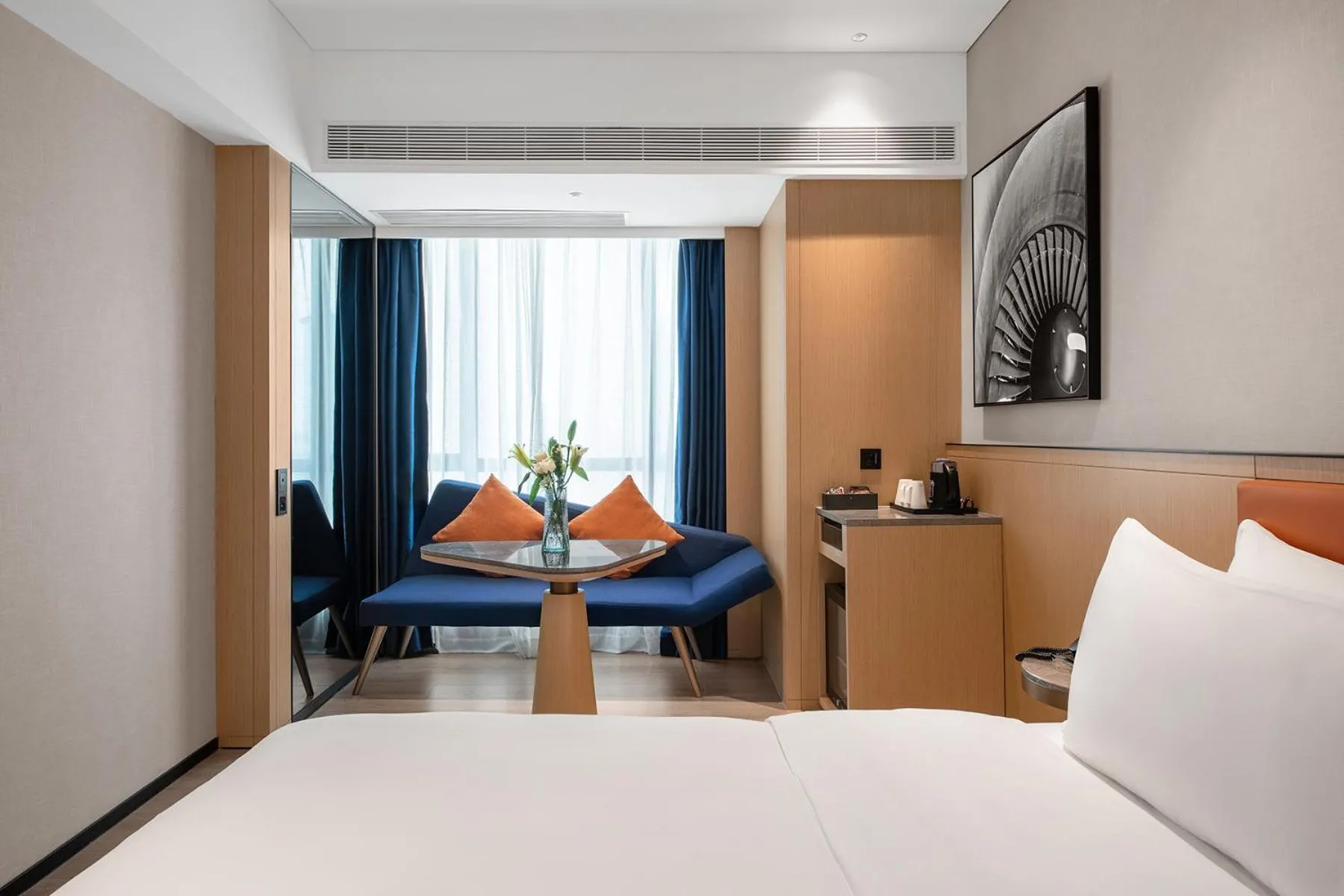 Photo of the whole room, Bed in Rezen Select Hotel Guangzhou Baiyun Airport