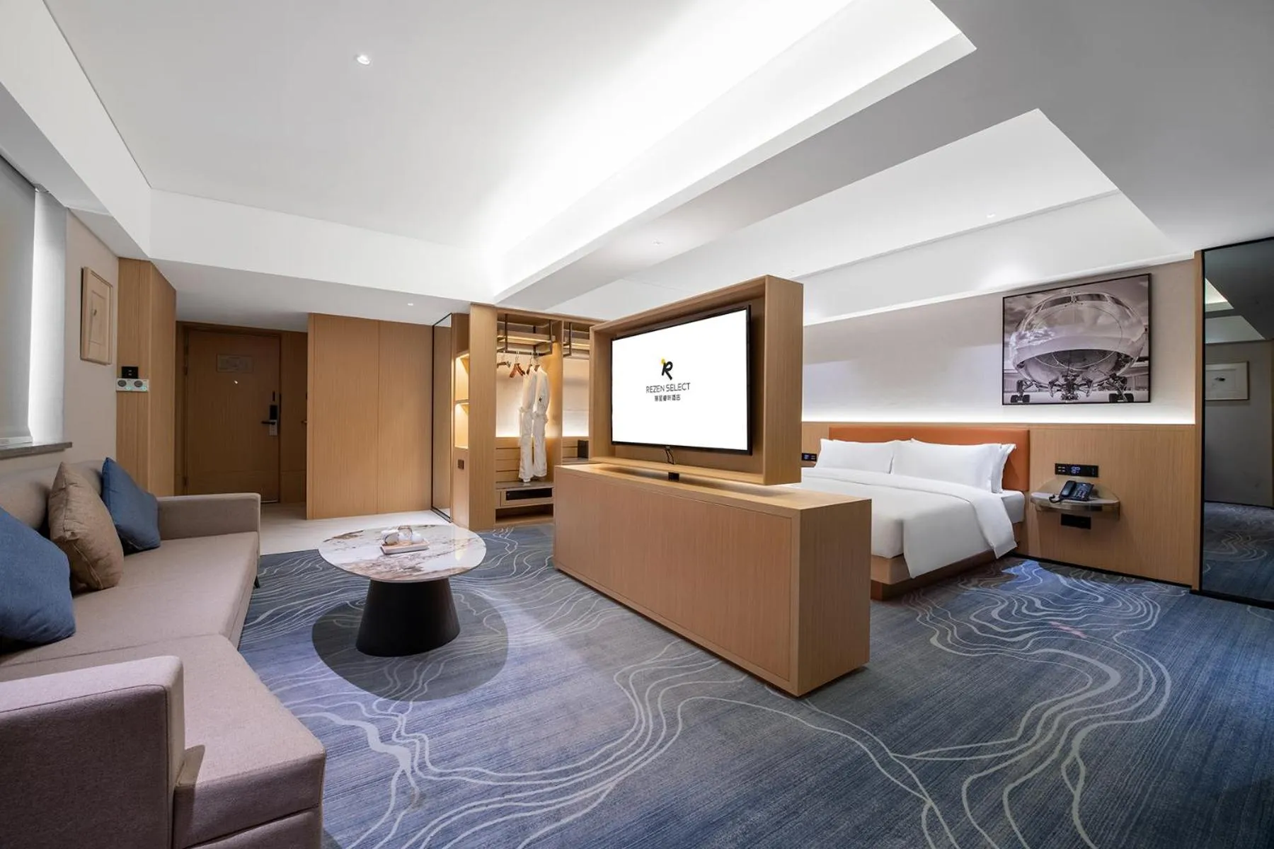 Photo of the whole room, Bed in Rezen Select Hotel Guangzhou Baiyun Airport